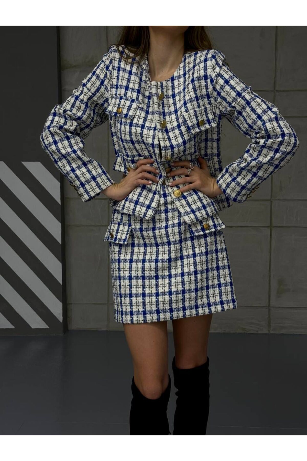 Beyaz Renk Mavi Çizgili, Bisiklet Yaka Tüvit Takım Elbise