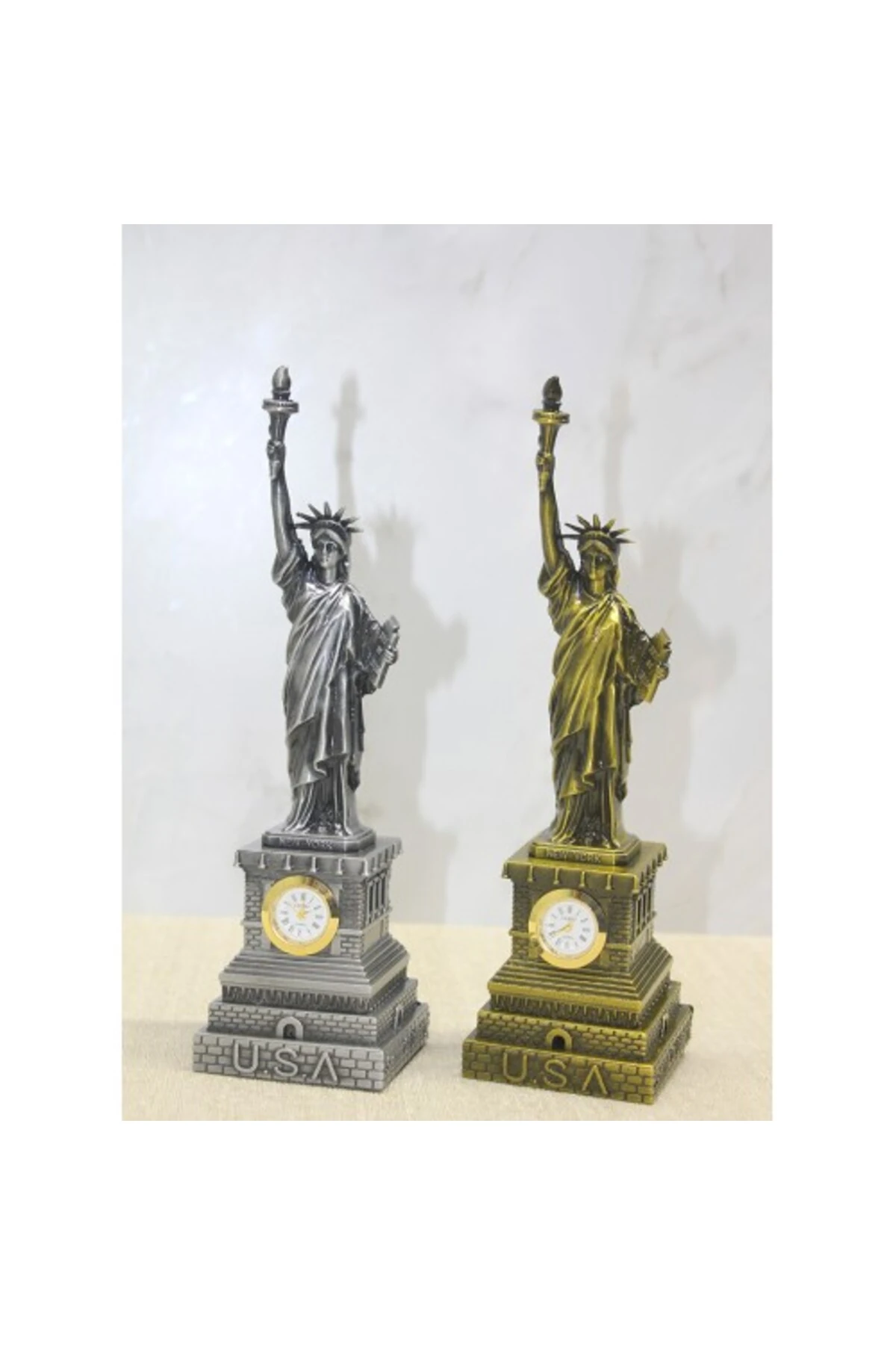 Metal Saatli Özgürlük Anıtı