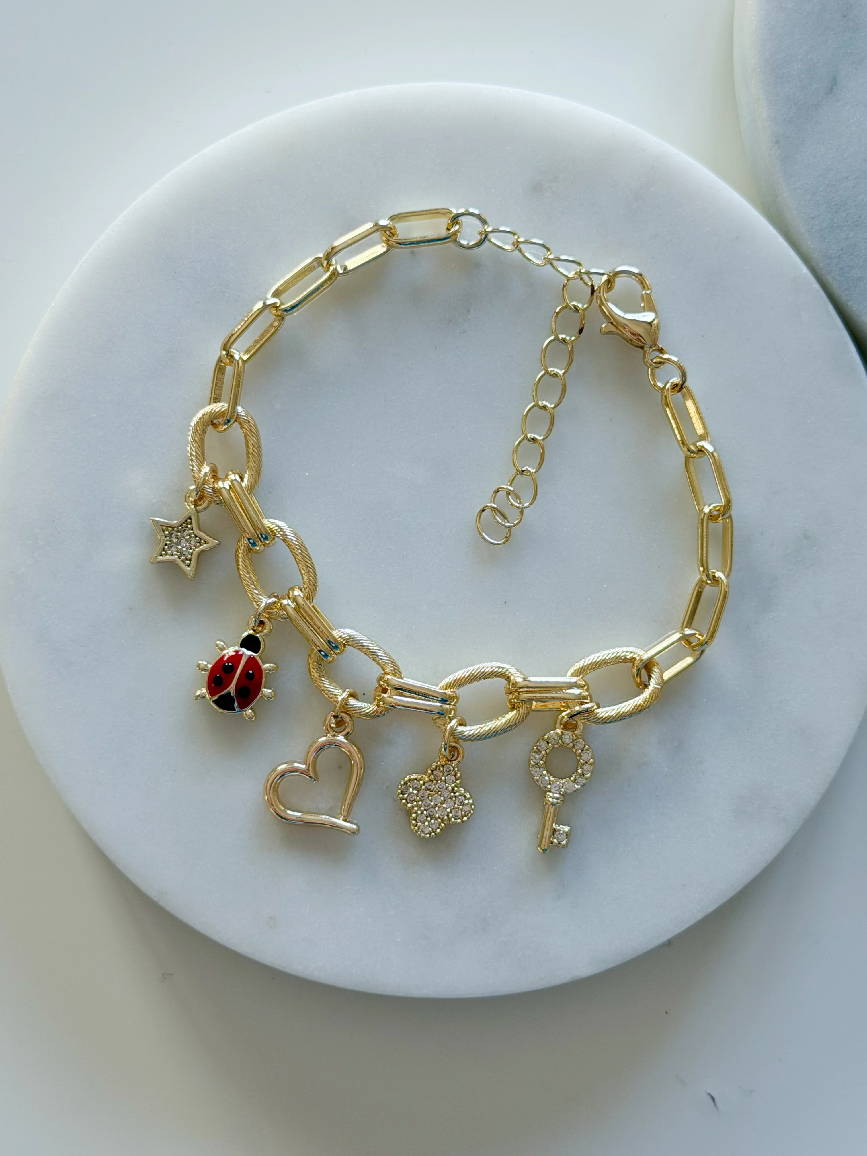 UĞUR BÖCEK-YONCA CHARM BİLEKLİK