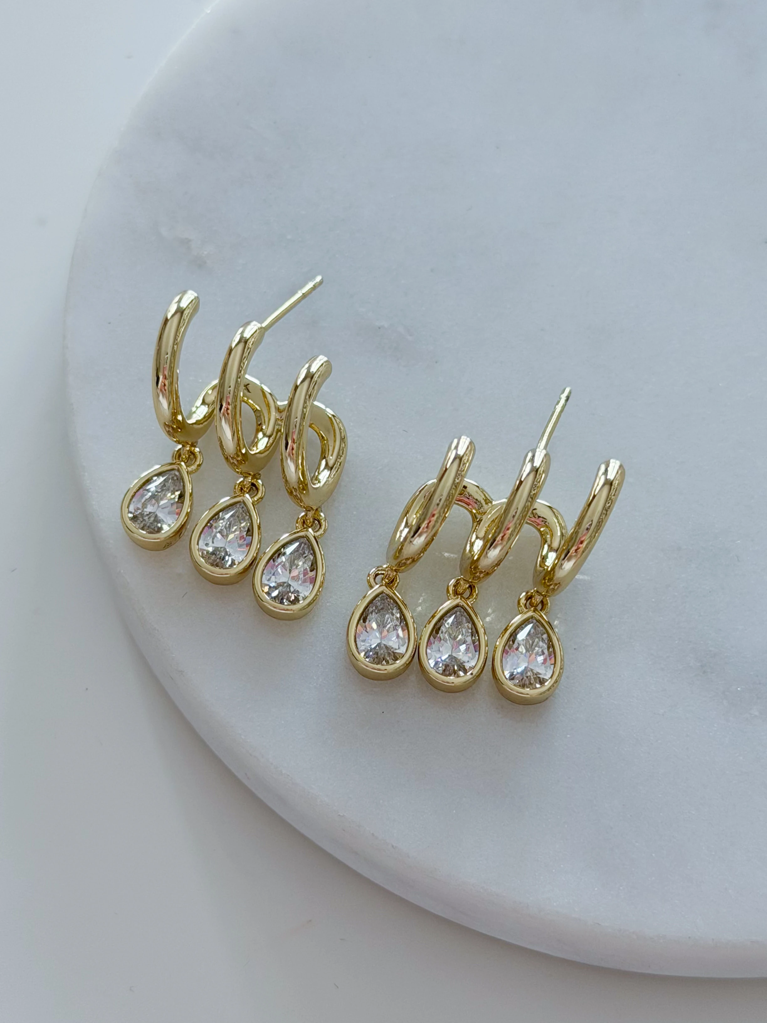 ÖZEL SERİ 3LÜ GÖRÜNÜM BADEM TAŞ KÜPE