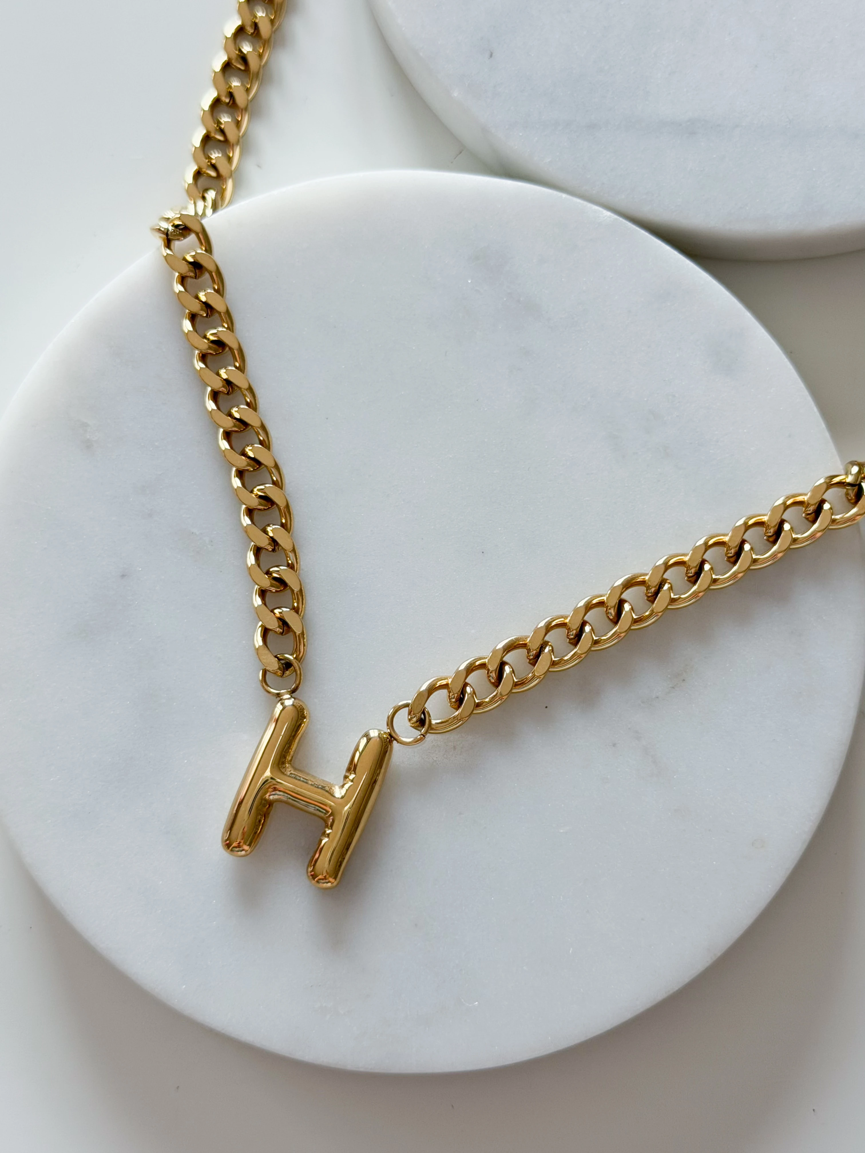 BASİC HARF KOLYE - H