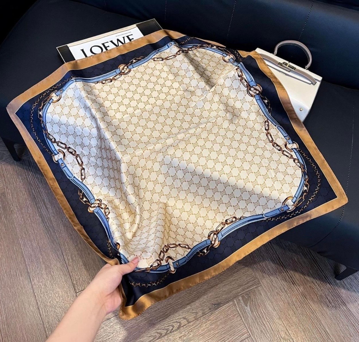DESENLİ FULAR 90X90