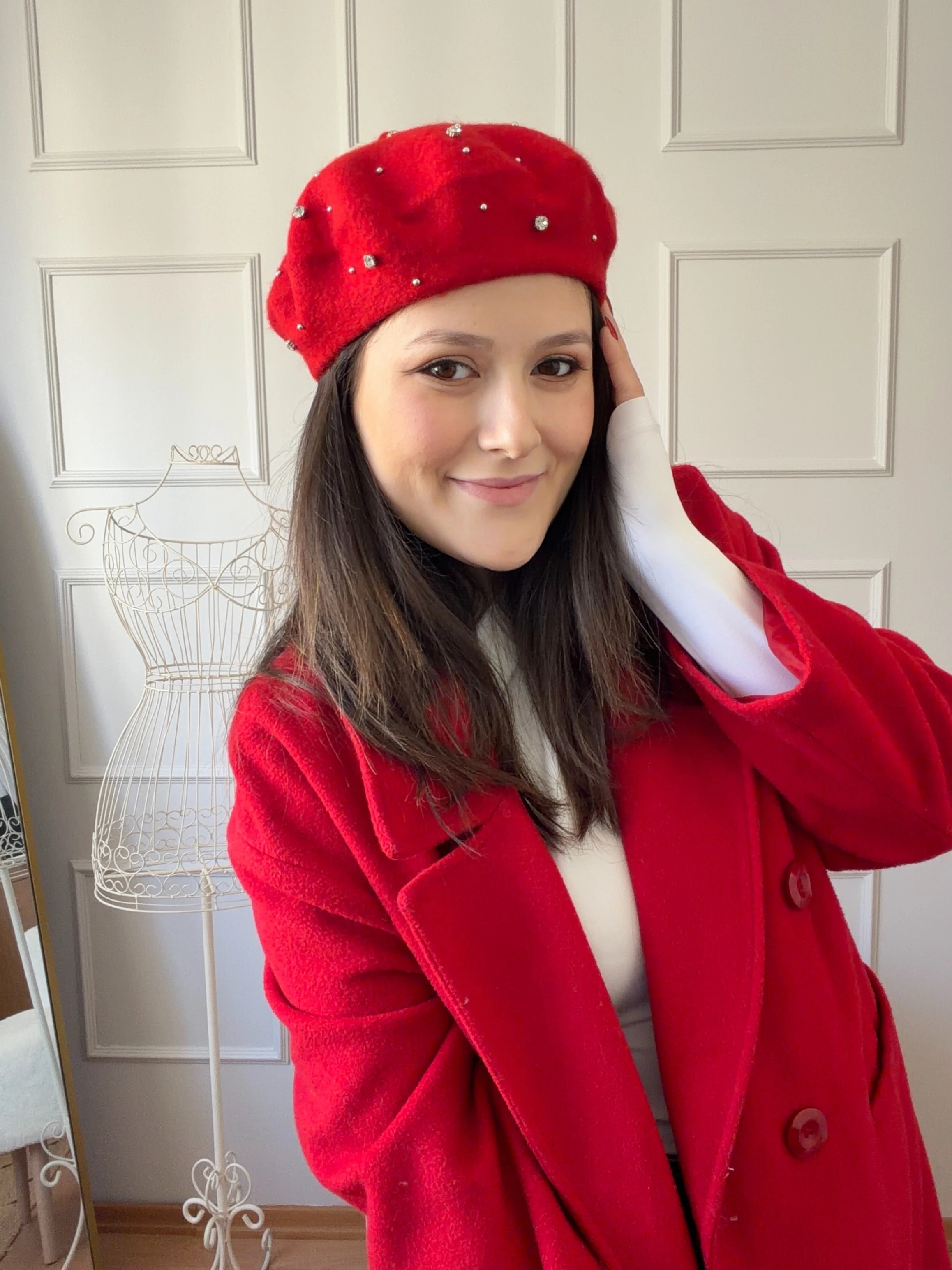 KIRMIZI TAŞLI RESSAM BERE