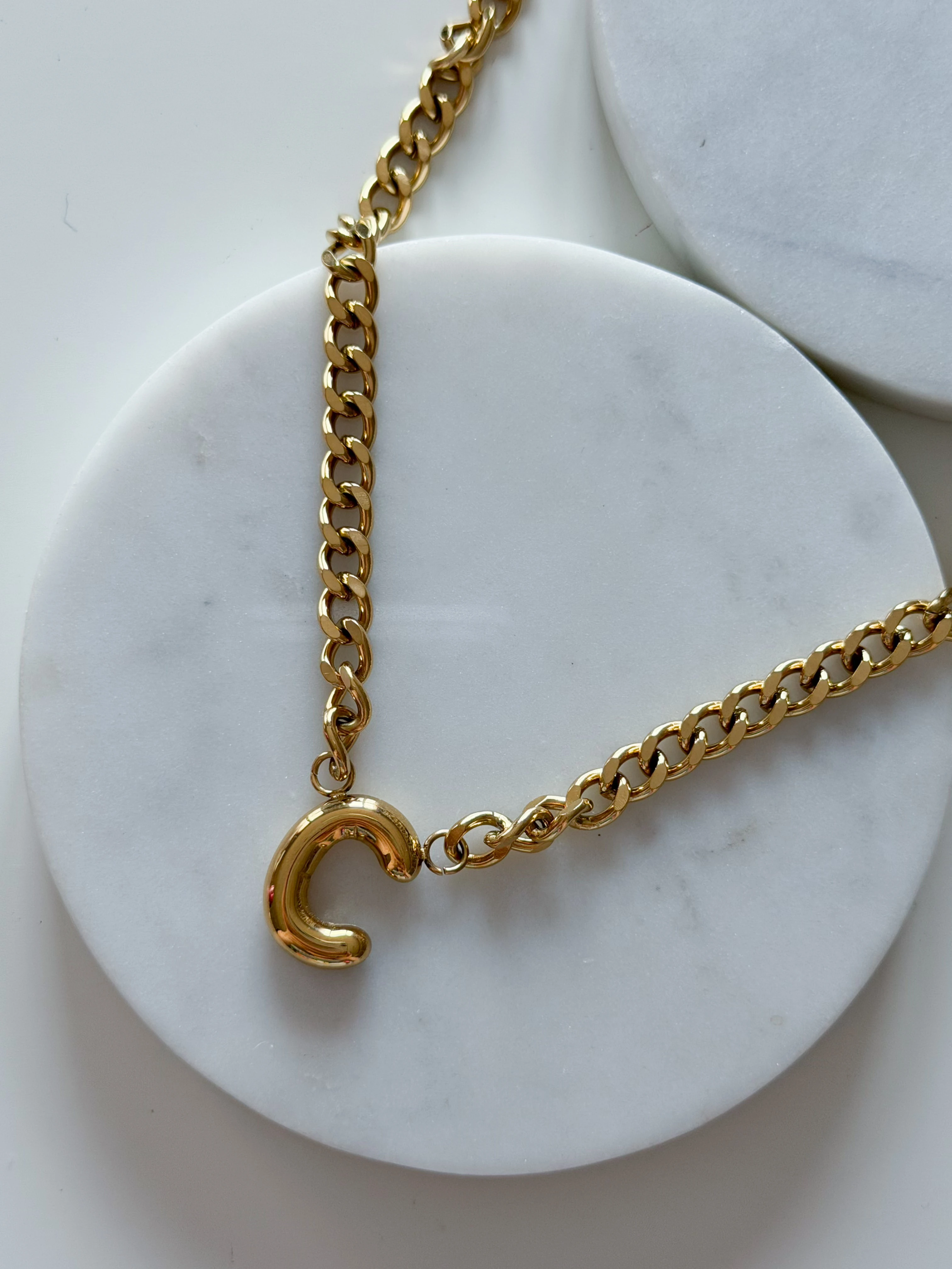 BASİC HARF KOLYE - C