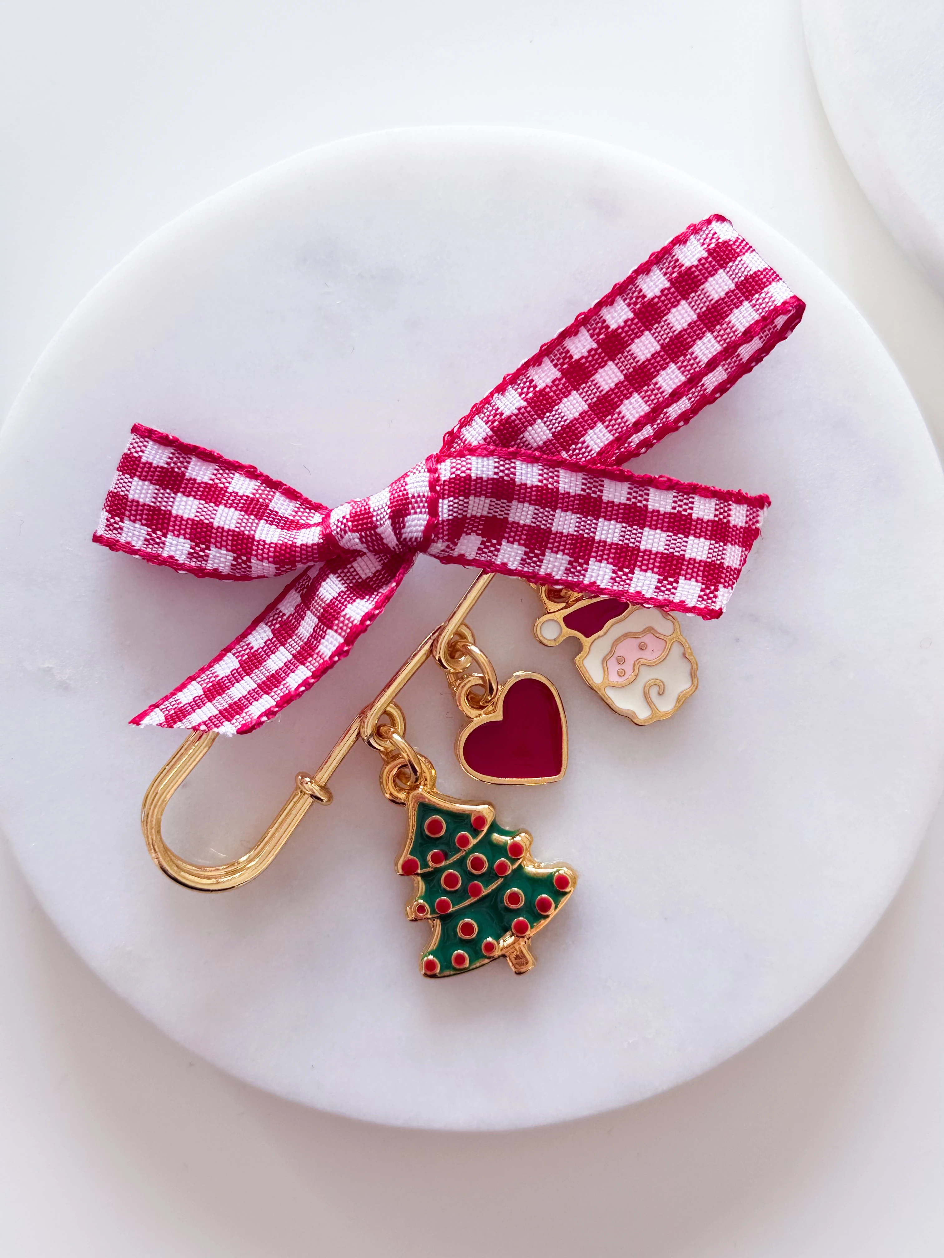 YILBAŞI YAKA İĞNESİ