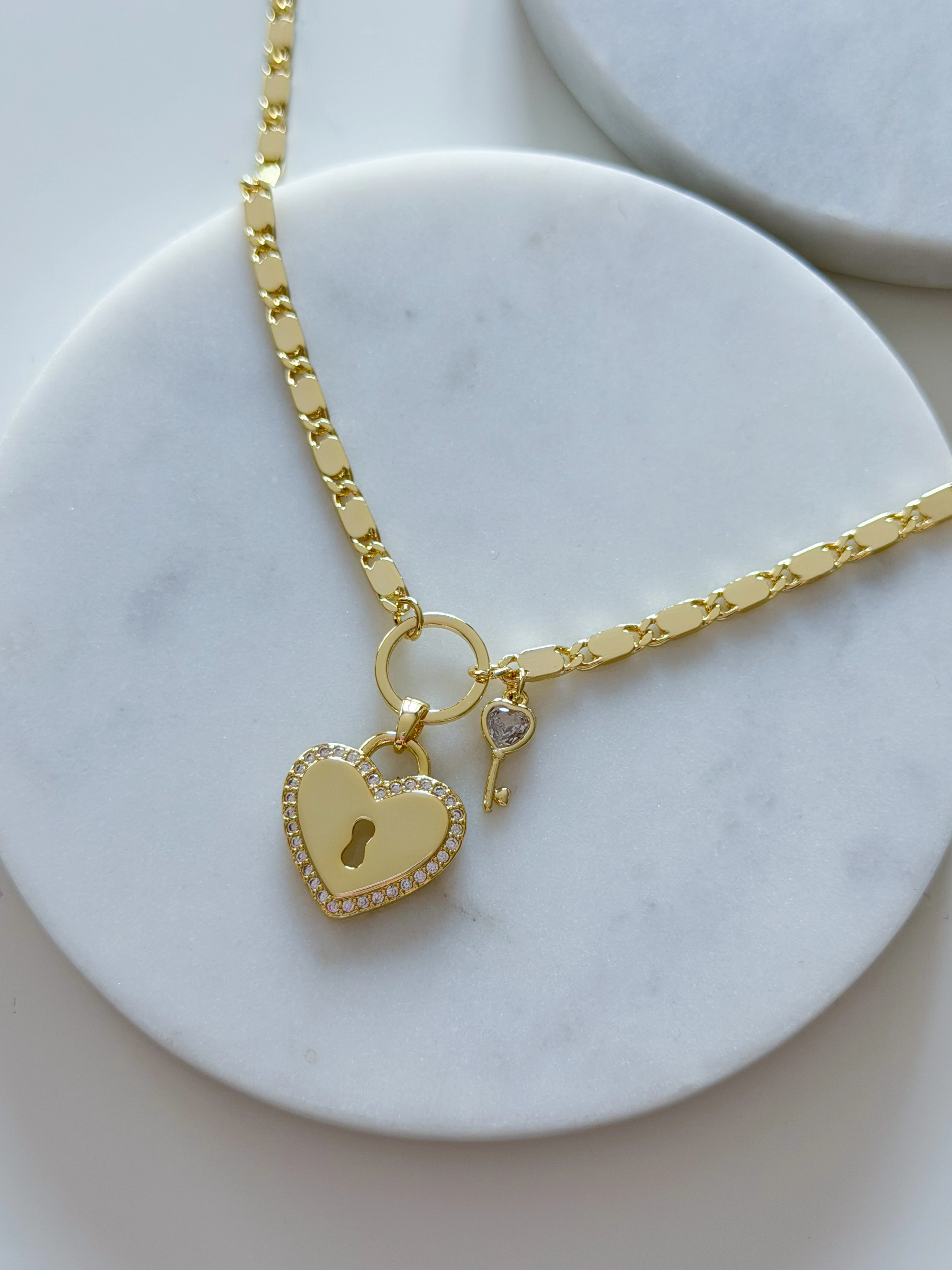 ÖZEL SERİ KALP KİLİT CHARM KOLYE