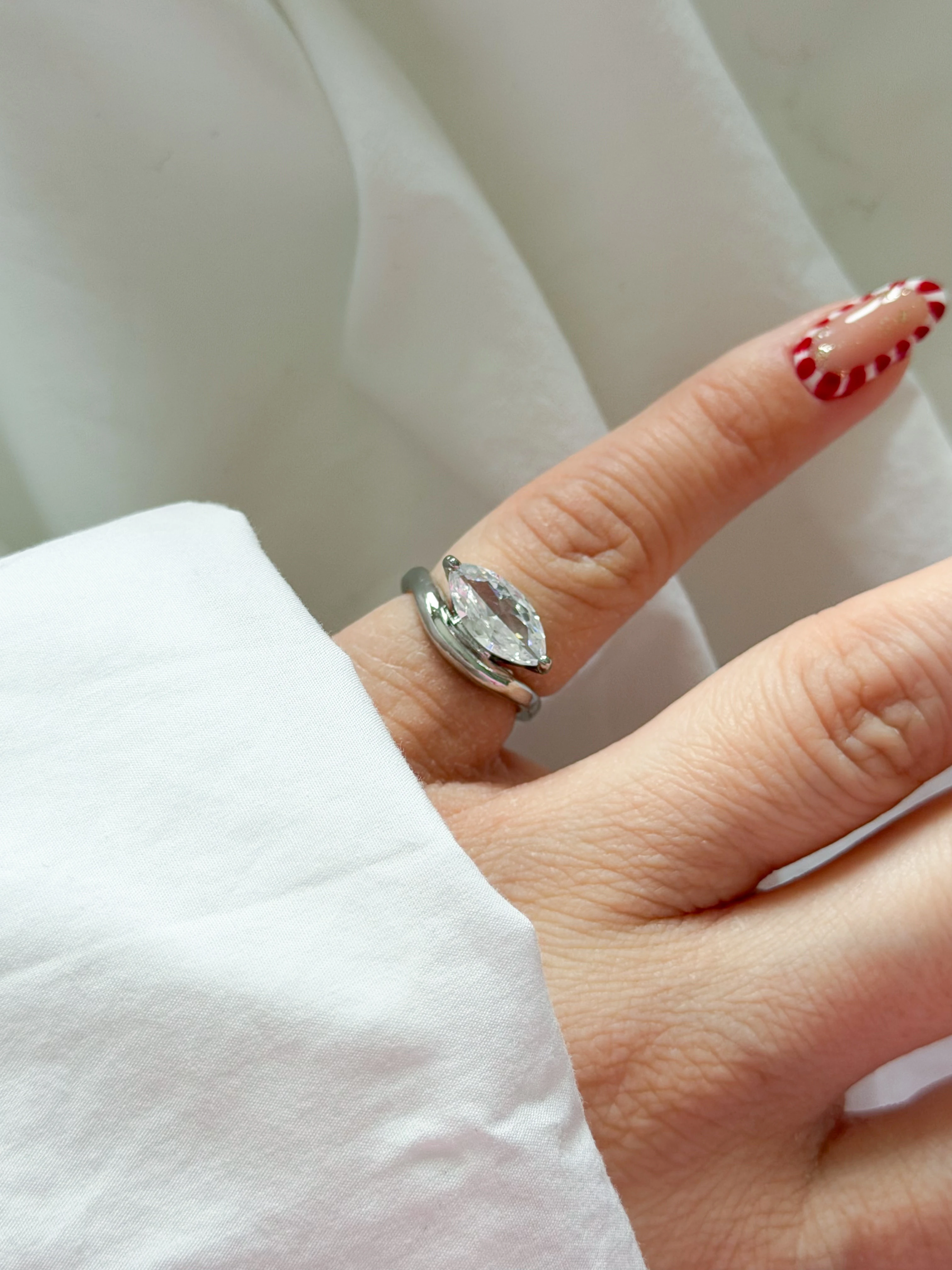 ÇELİK BAGET TAŞ SERÇE YÜZÜK (AYARLANABİLİR) - si̇lver