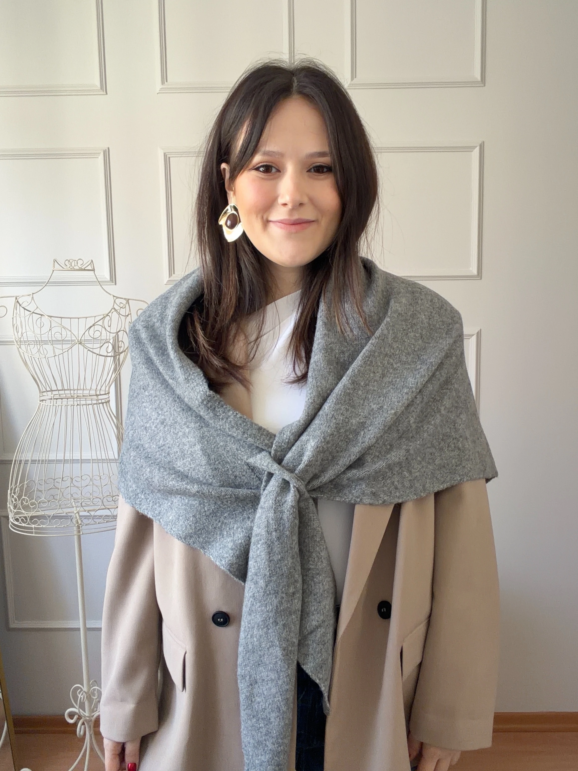 DETAYLI ÜÇGEN ATKI - gri