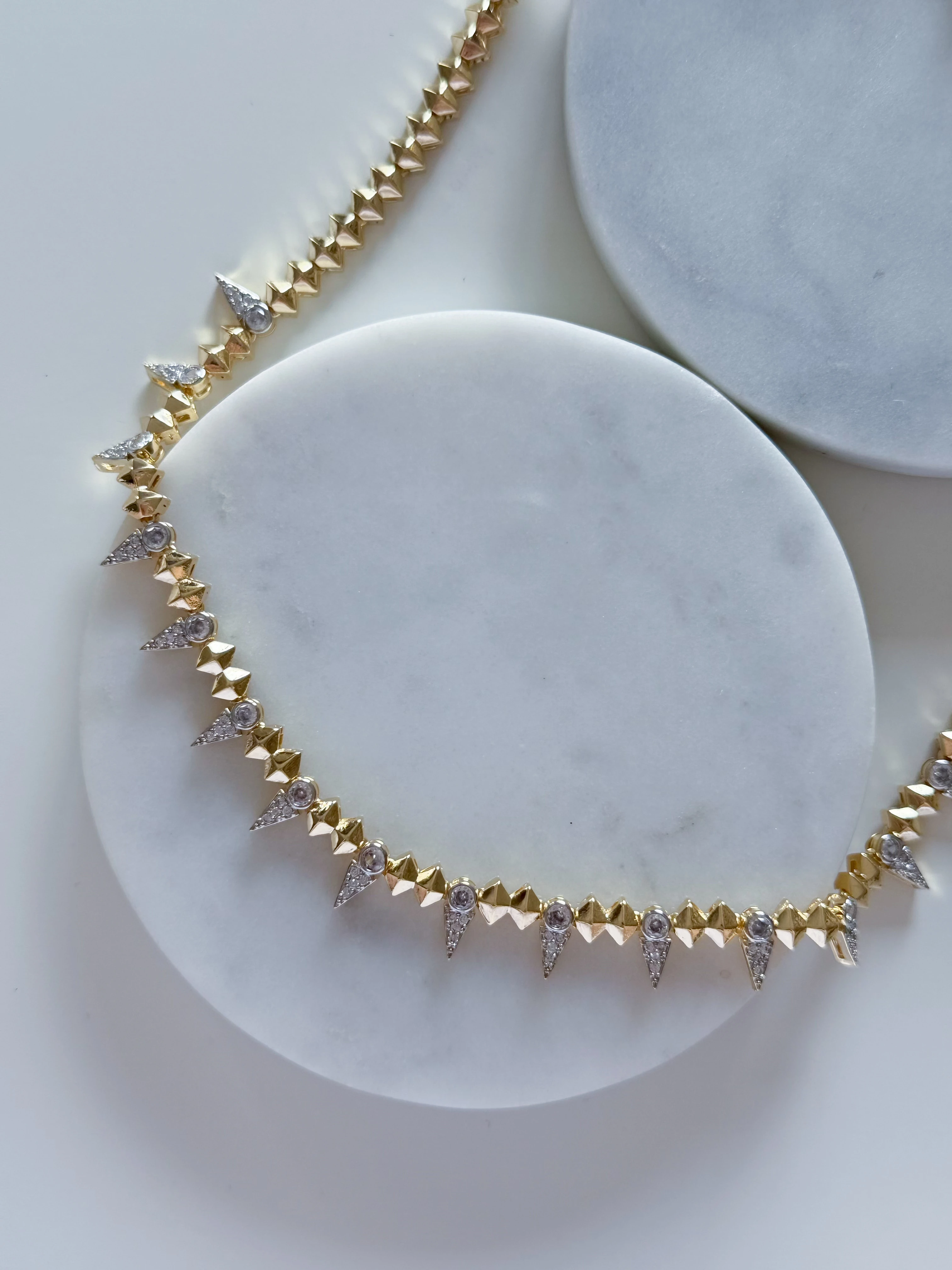 ÖZEL SERİ TAŞLI ÇİVİ KOLYE