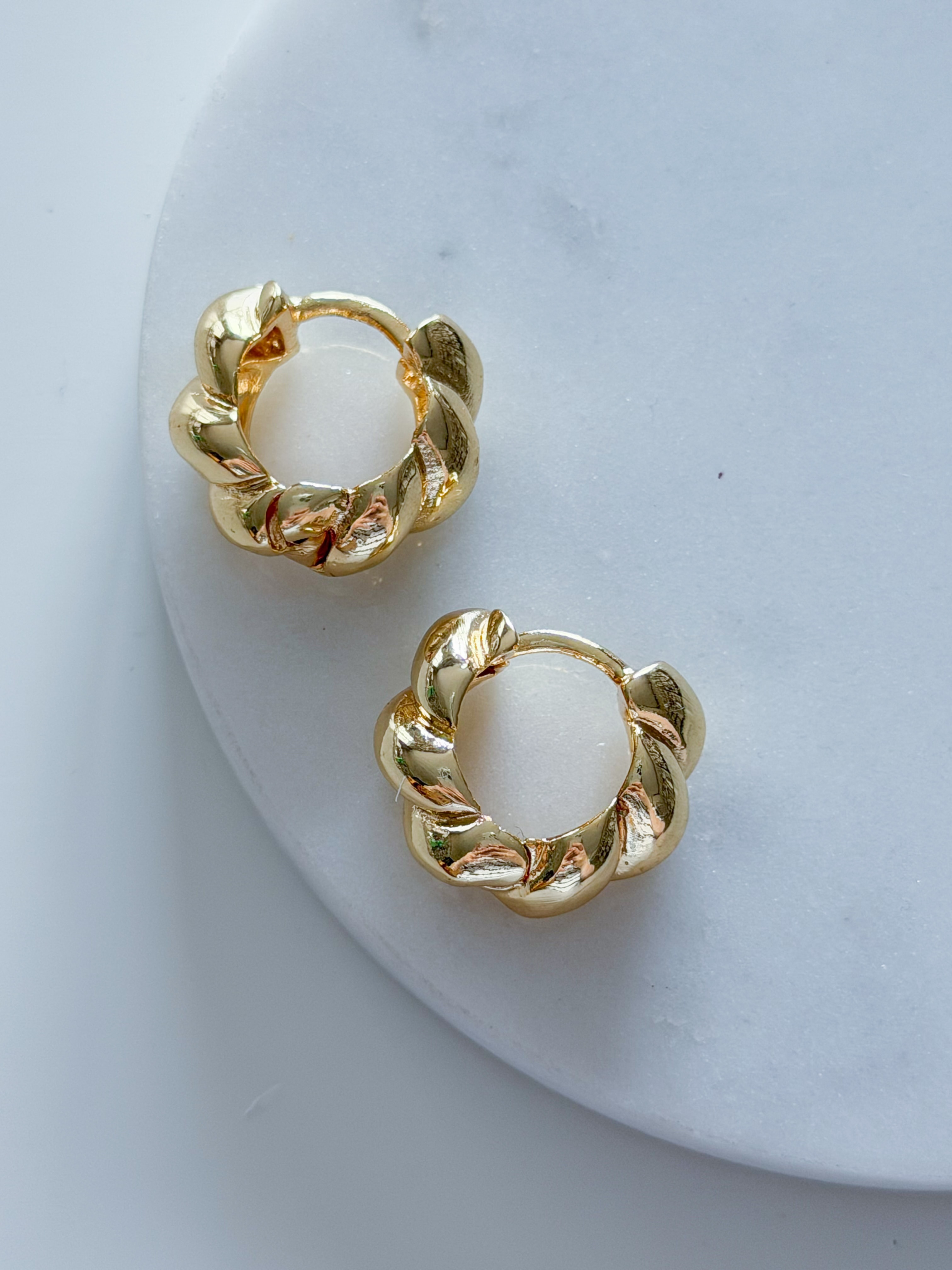 KÜÇÜK BURGU HALKA KÜPE - GOLD