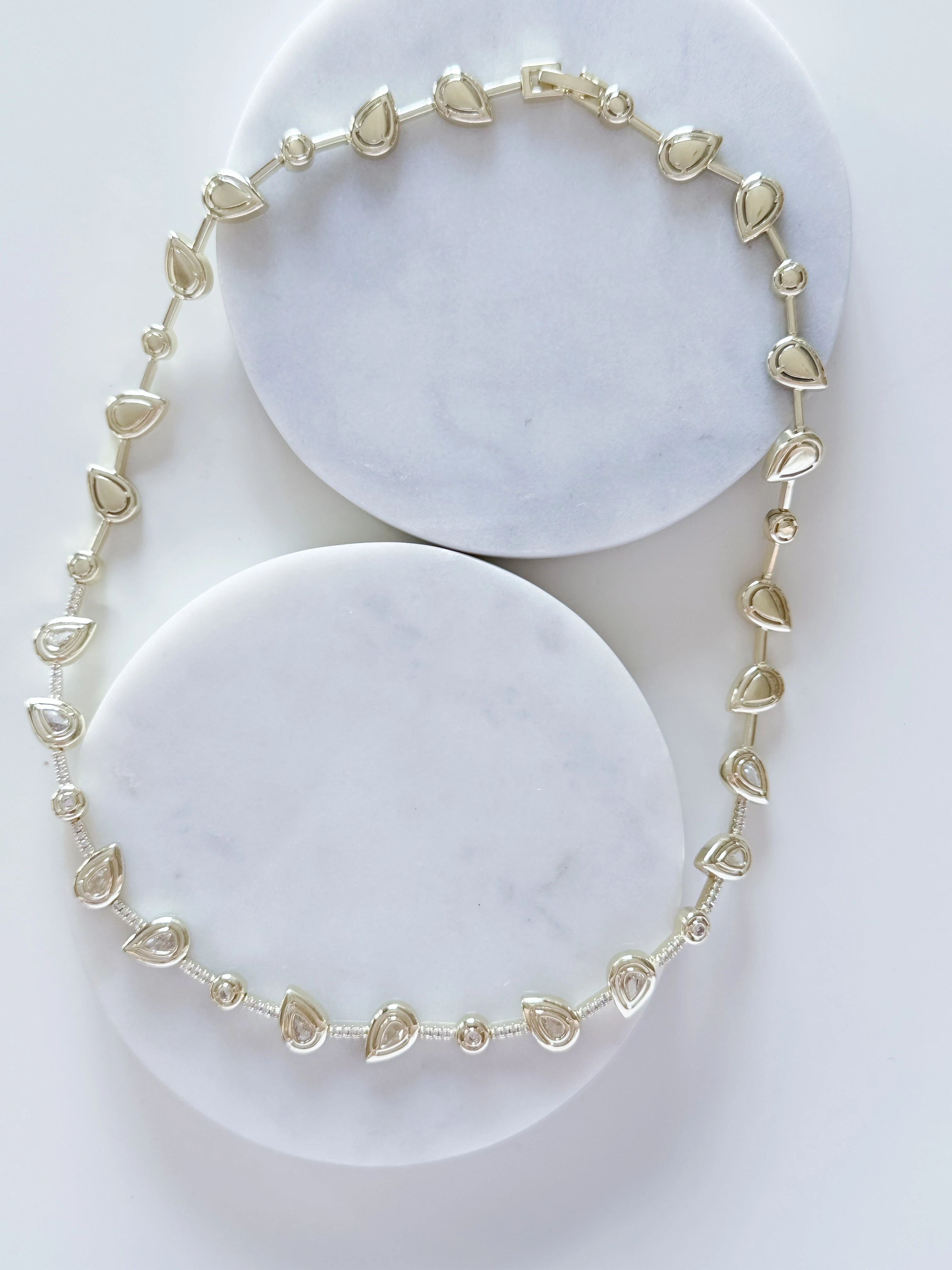 ÖZEL SERİ LİLİ KOLYE