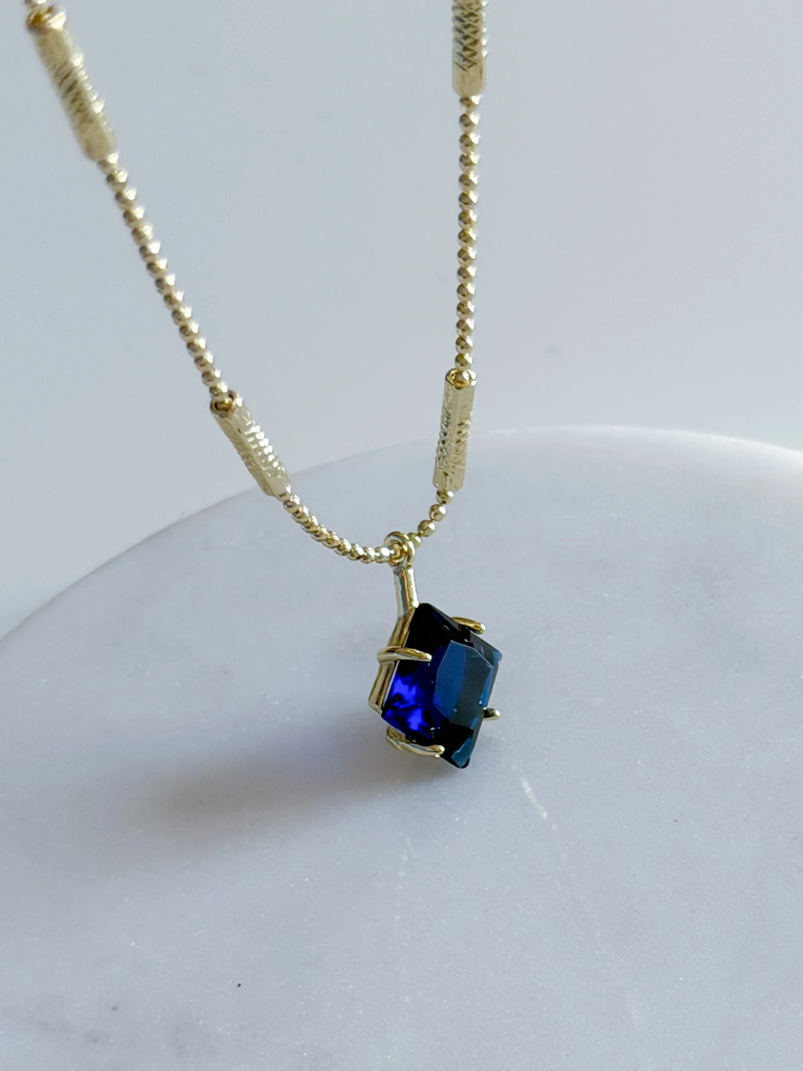 ÖZEL SERİ LACİVERT TEK TAŞ KOLYE