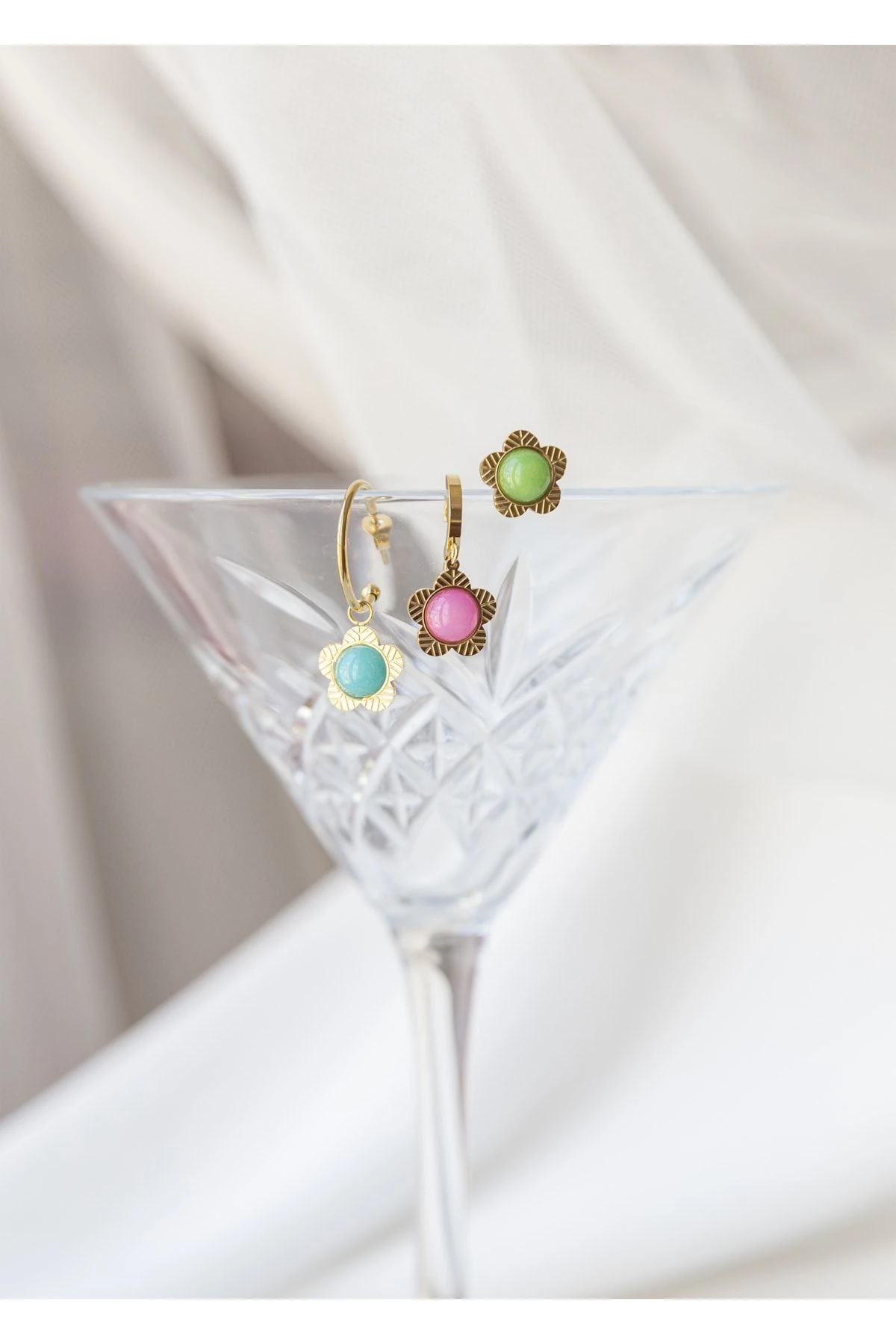 Çelik Çiçek Küpe Seti