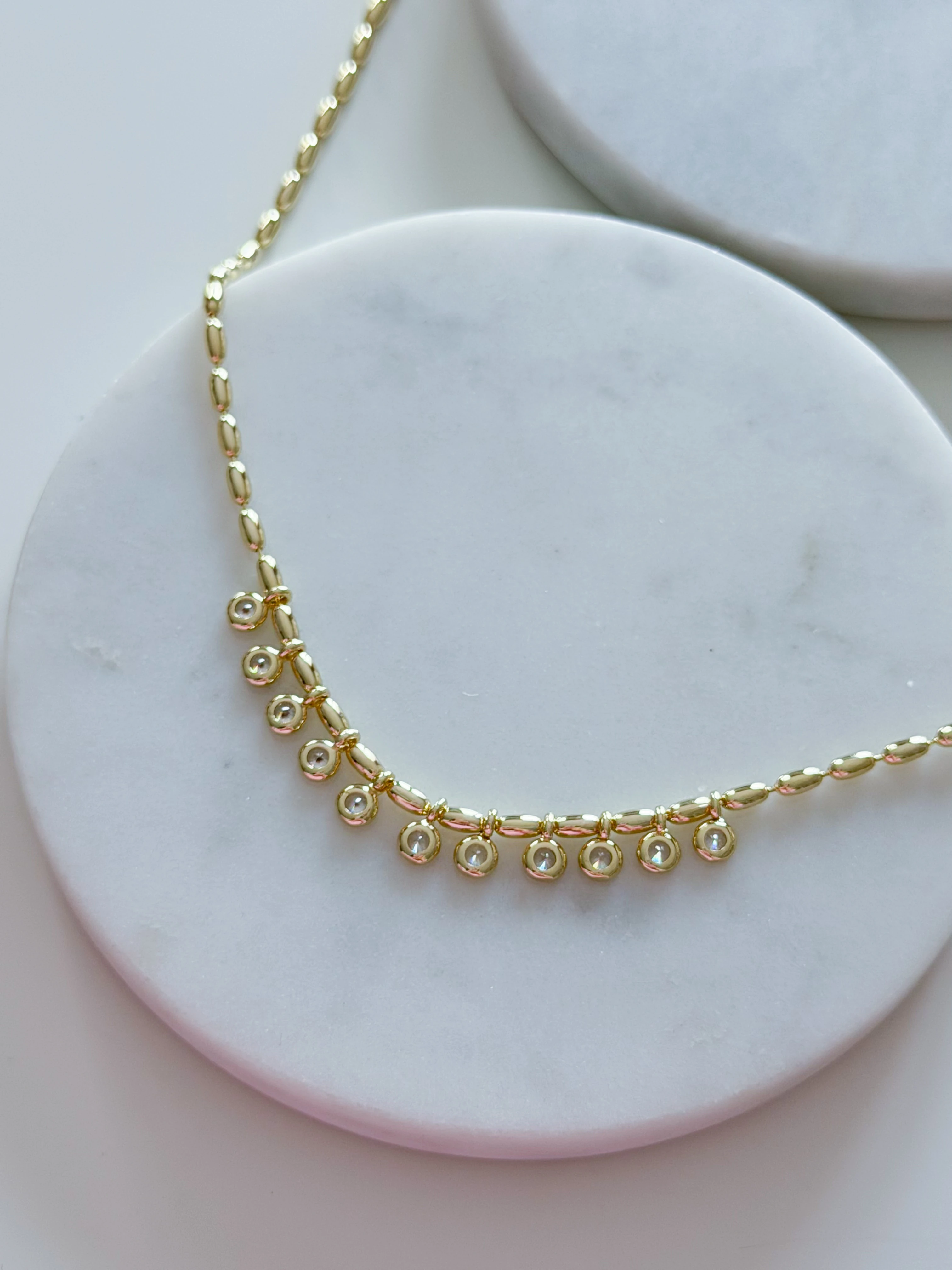 ÖZEL SERİ TAŞ CHARM BADEM ZİNCİR KOLYE