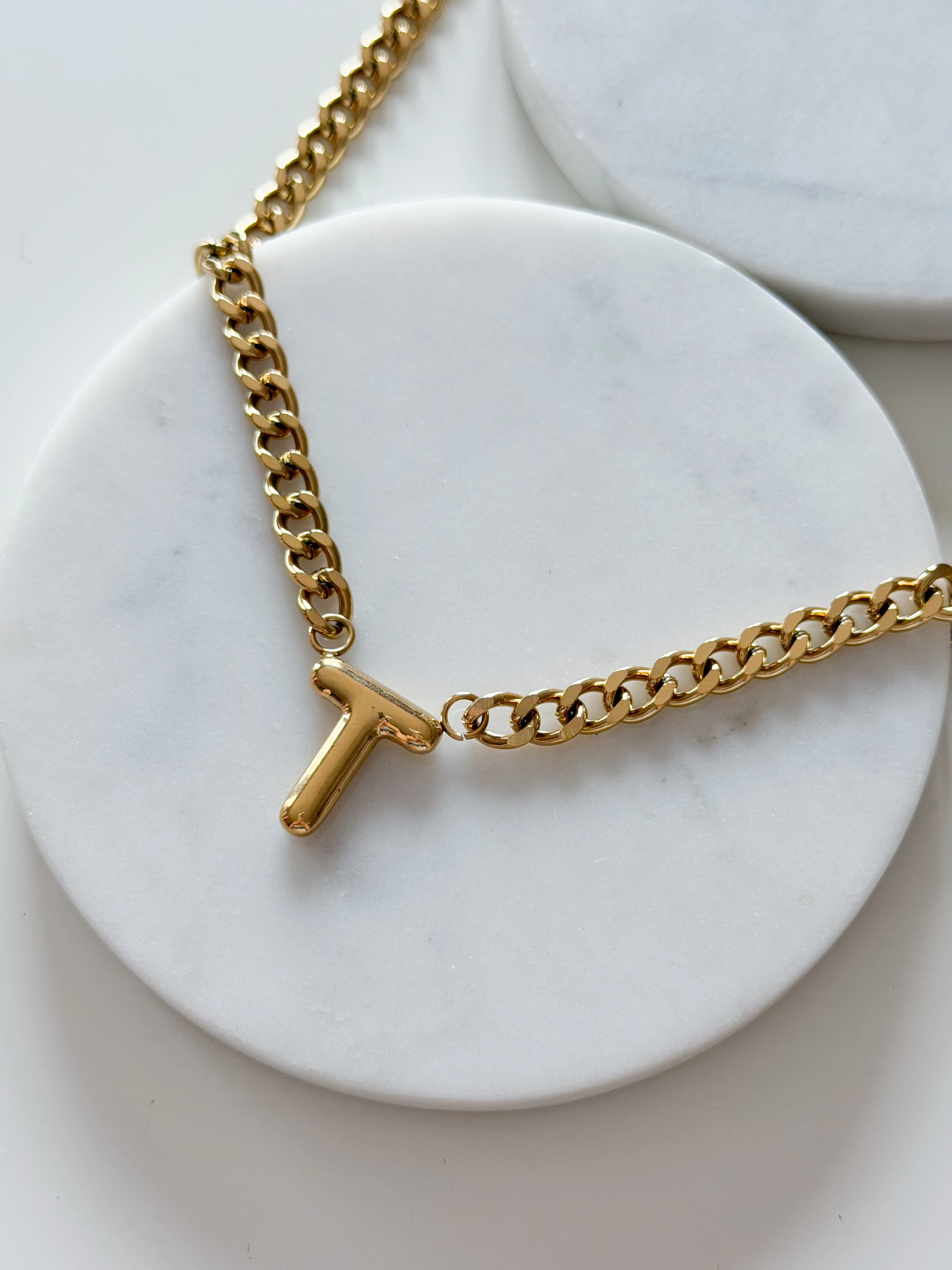 BASİC HARF KOLYE - T