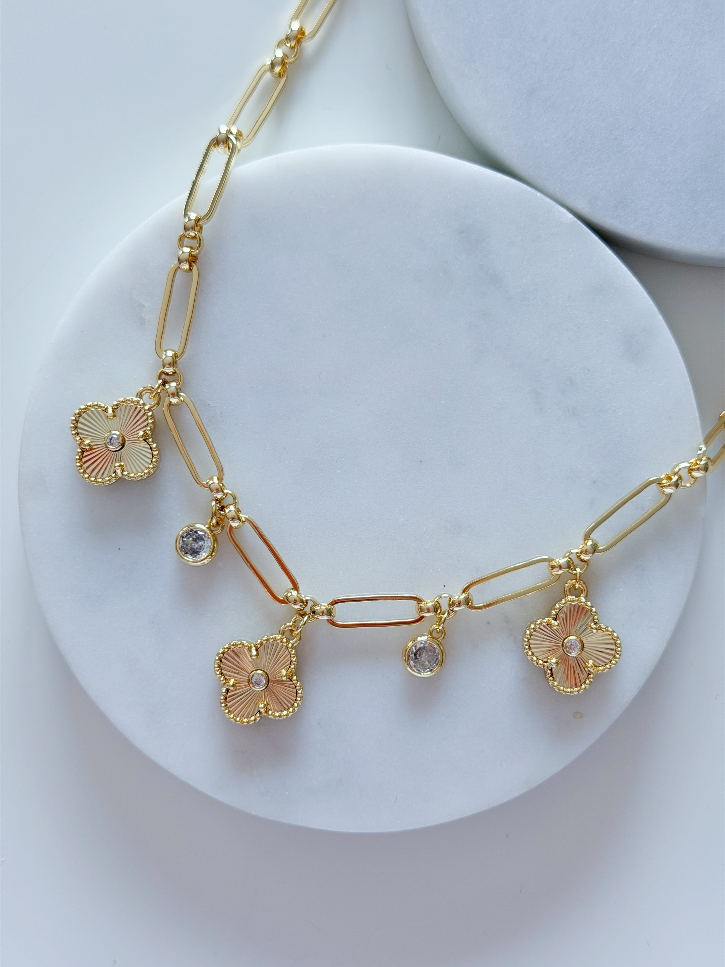 ÖZEL SERİ YONCA CHARM KOLYE