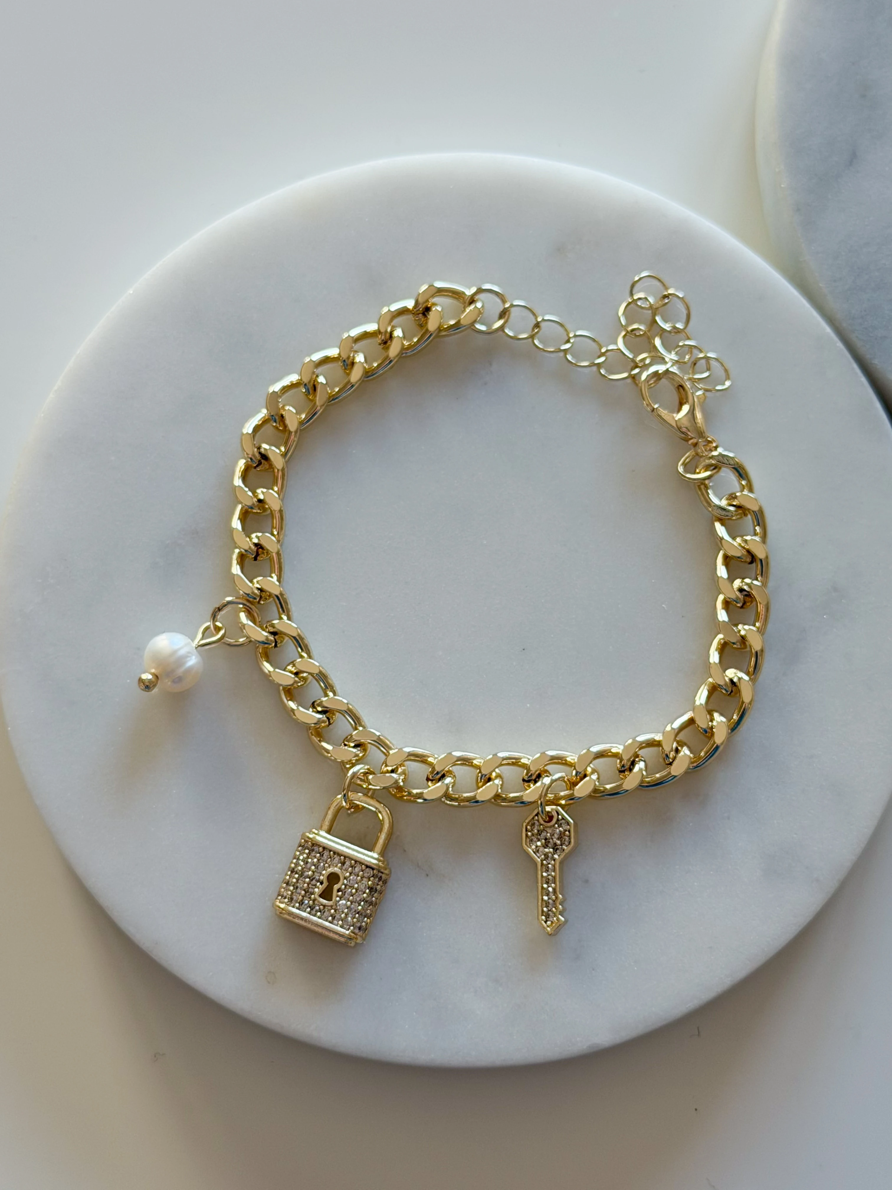 KİLİT-İNCİ-ANAHTAR CHARM BİLEKLİK