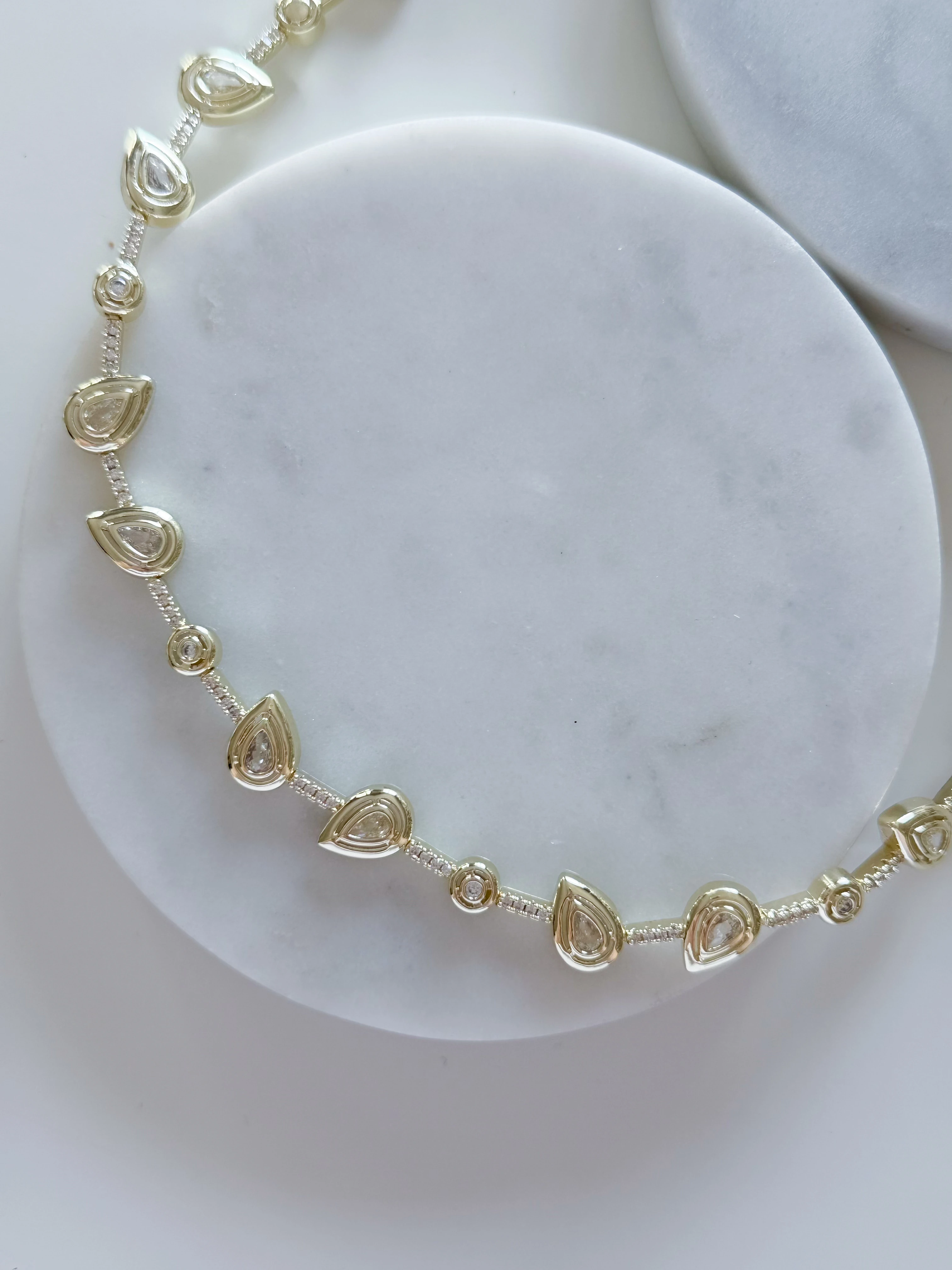 ÖZEL SERİ LİLİ KOLYE