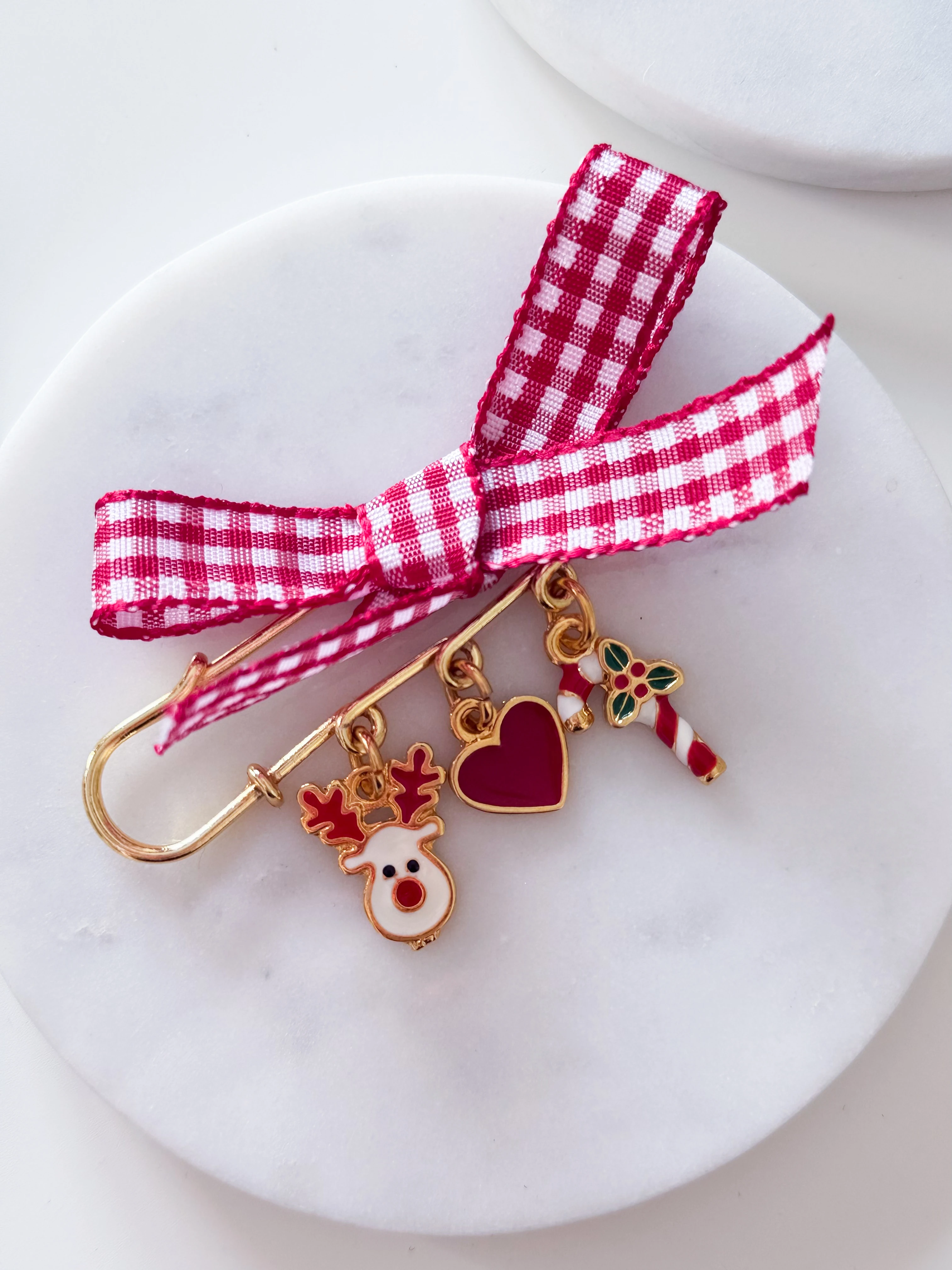 YILBAŞI YAKA İĞNESİ