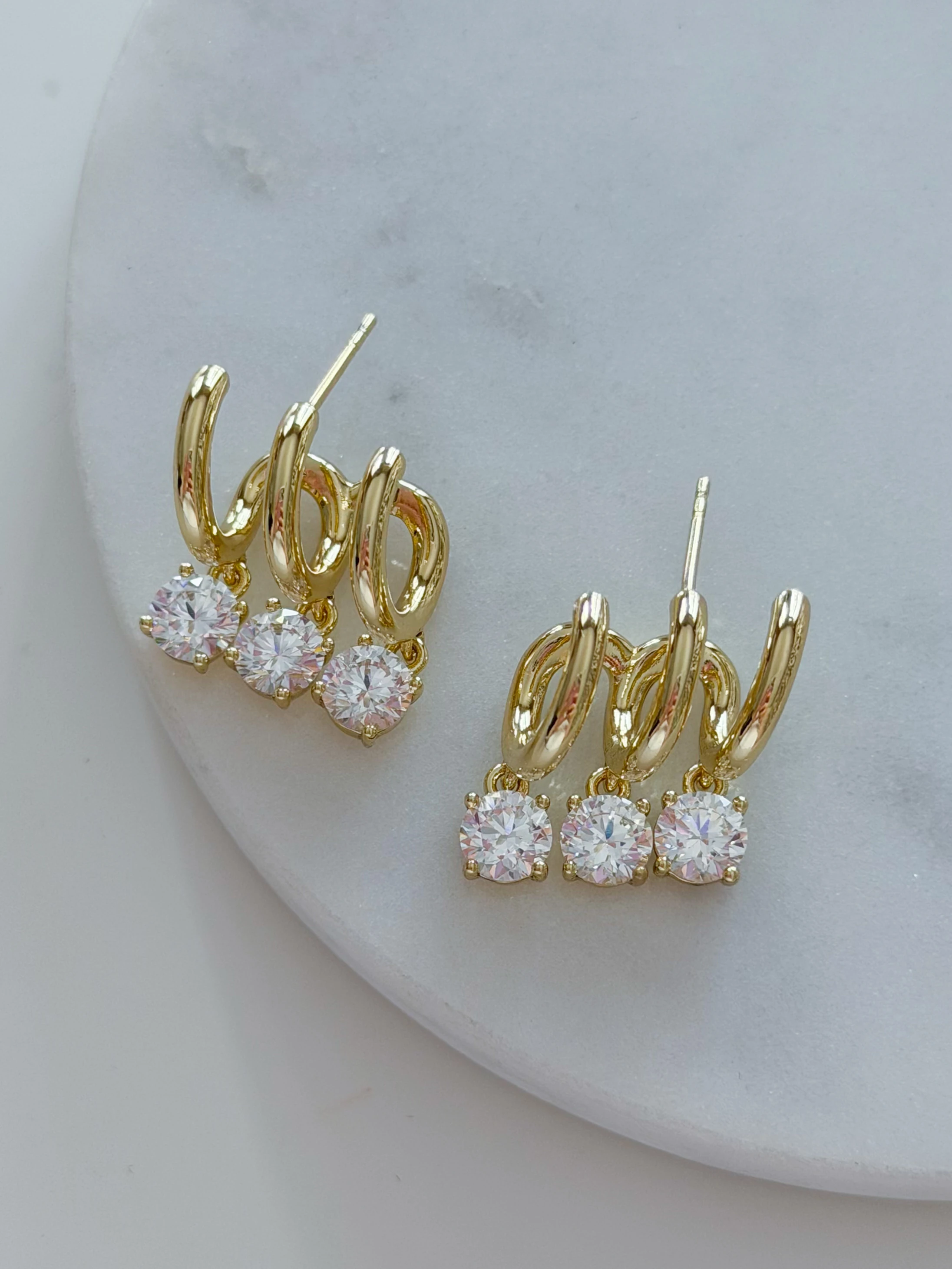 ÖZEL SERİ 3LÜ GÖRÜNÜM TAŞ KÜPE