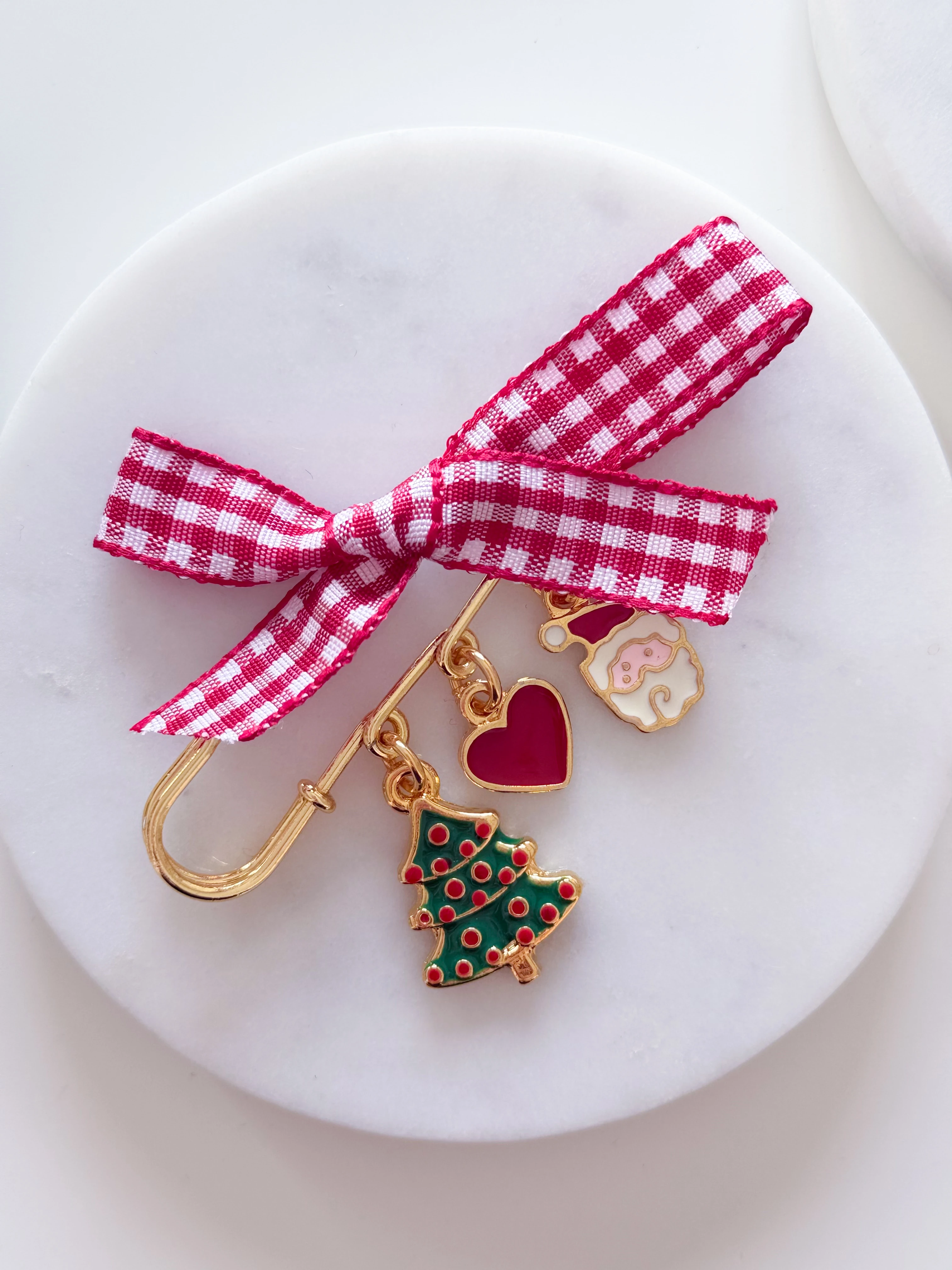 YILBAŞI YAKA İĞNESİ