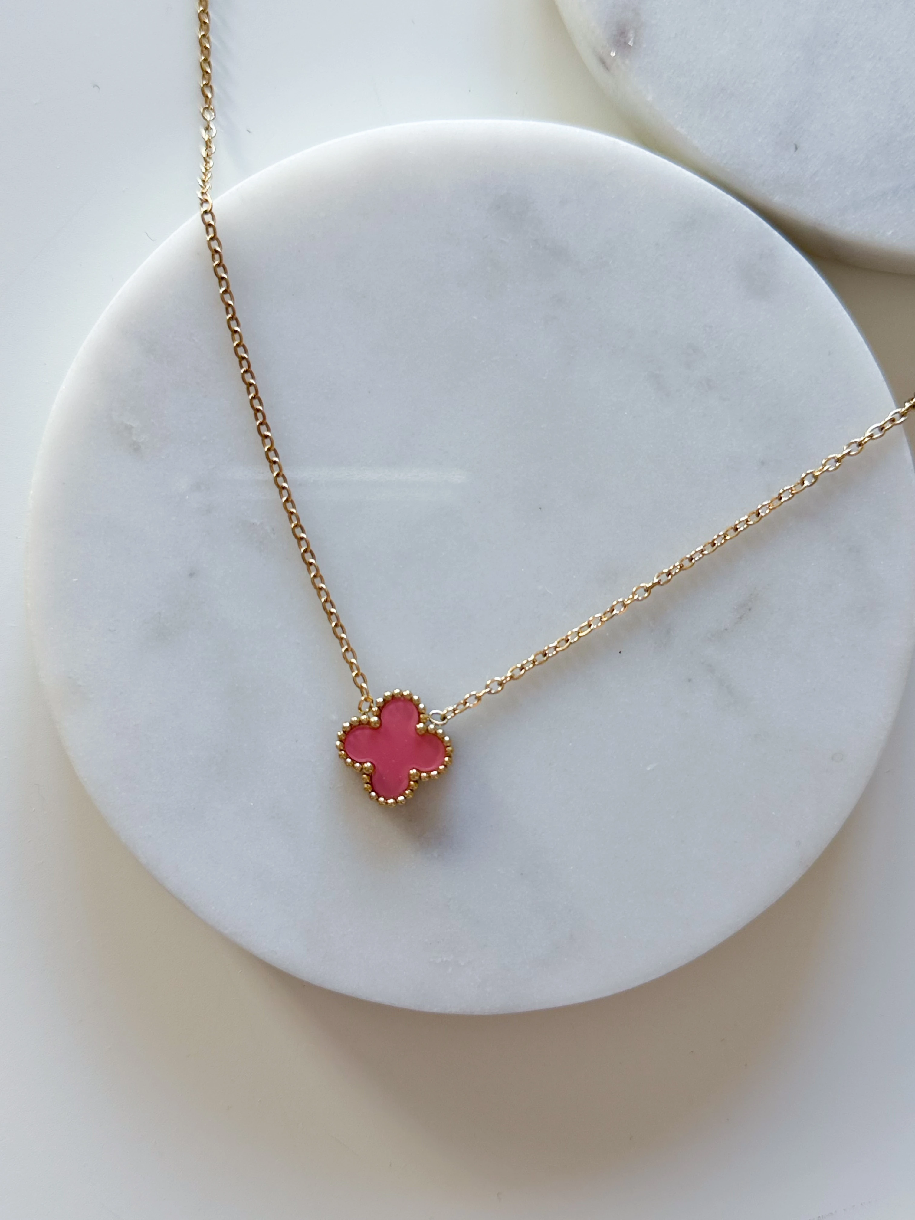 ÇELİK PEMBE YONCA KOLYE