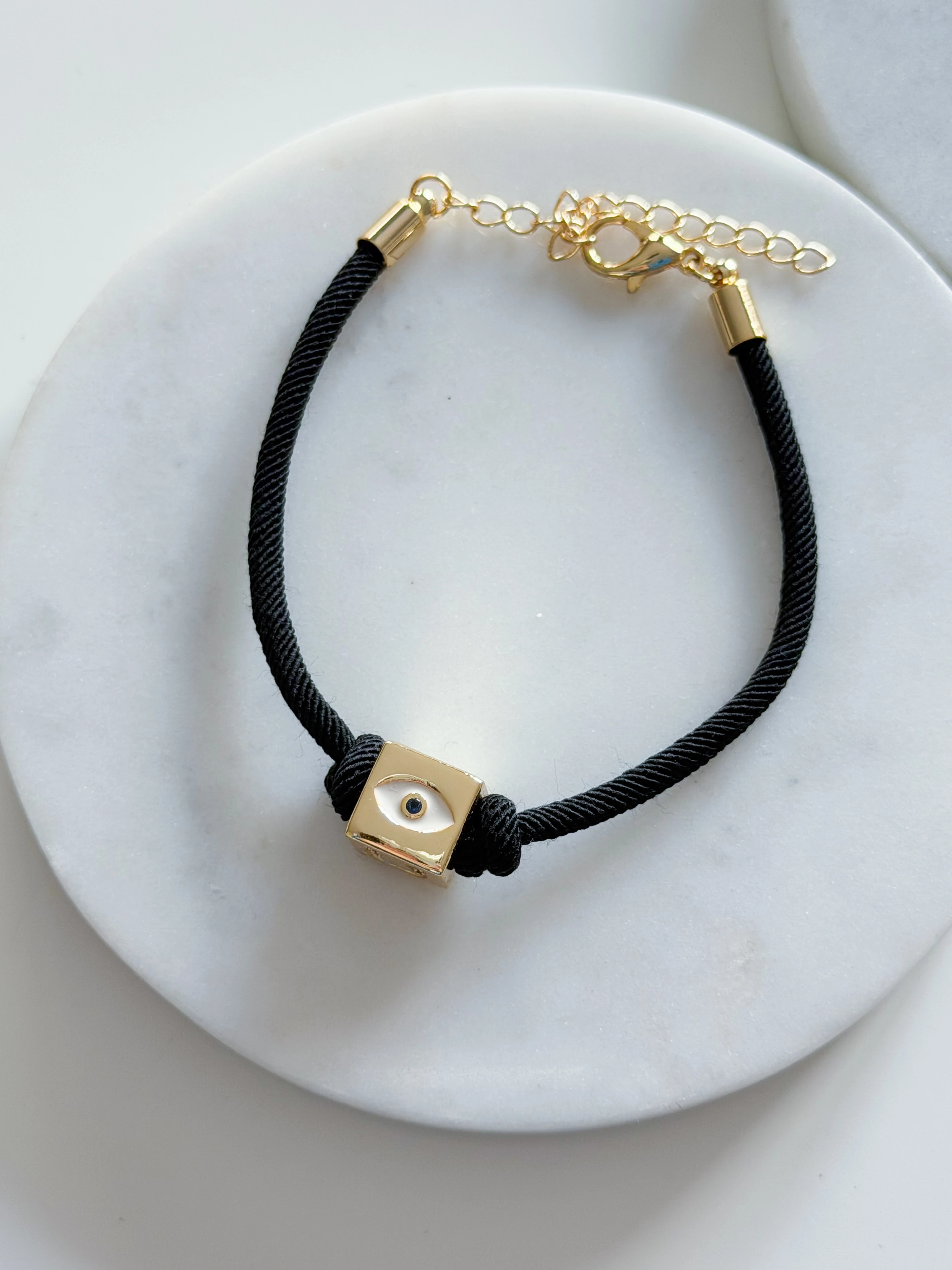 Kırmızı Küp Şans Bileklik - siyah