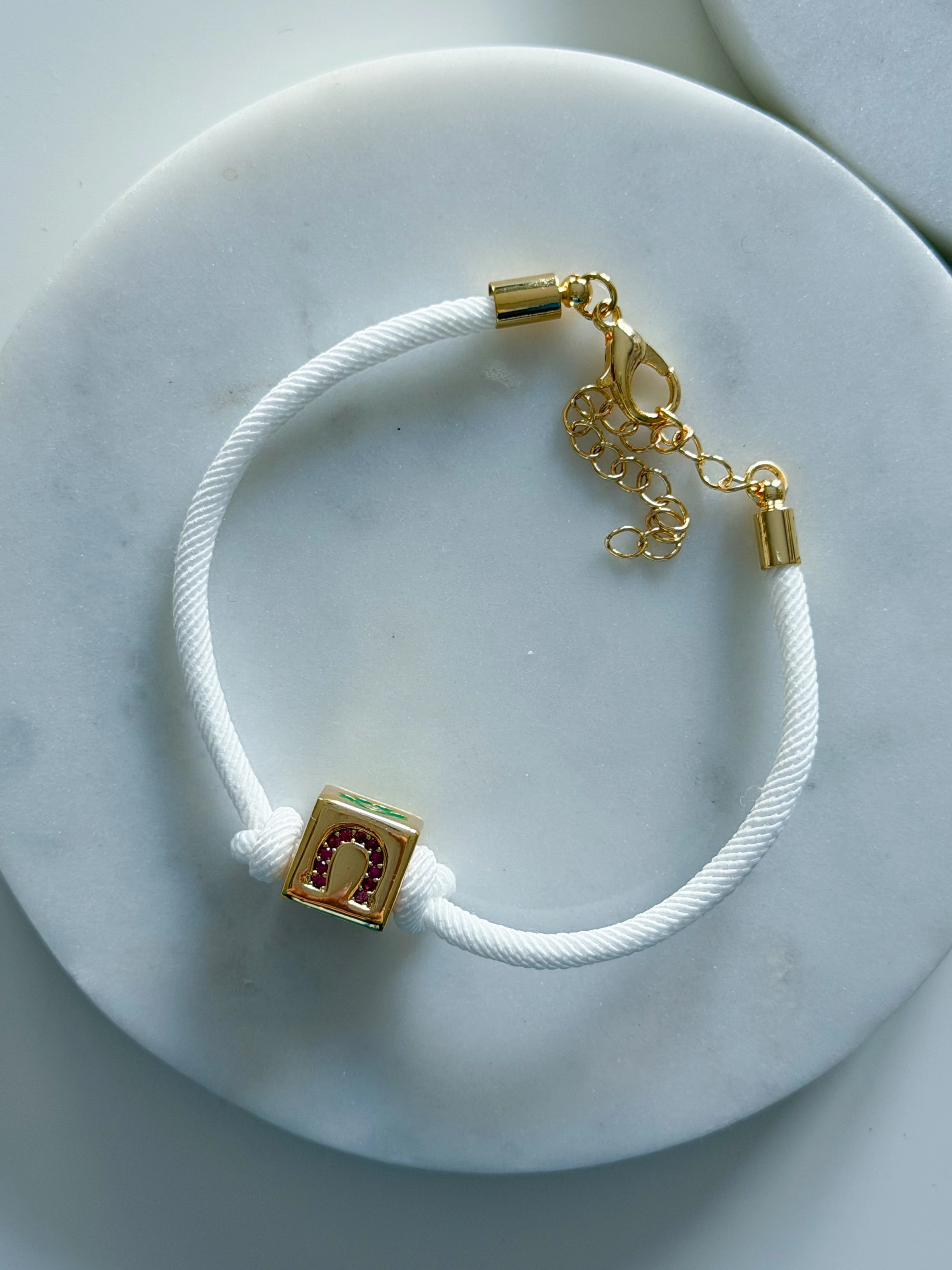 Kırmızı Küp Şans Bileklik - beyaz