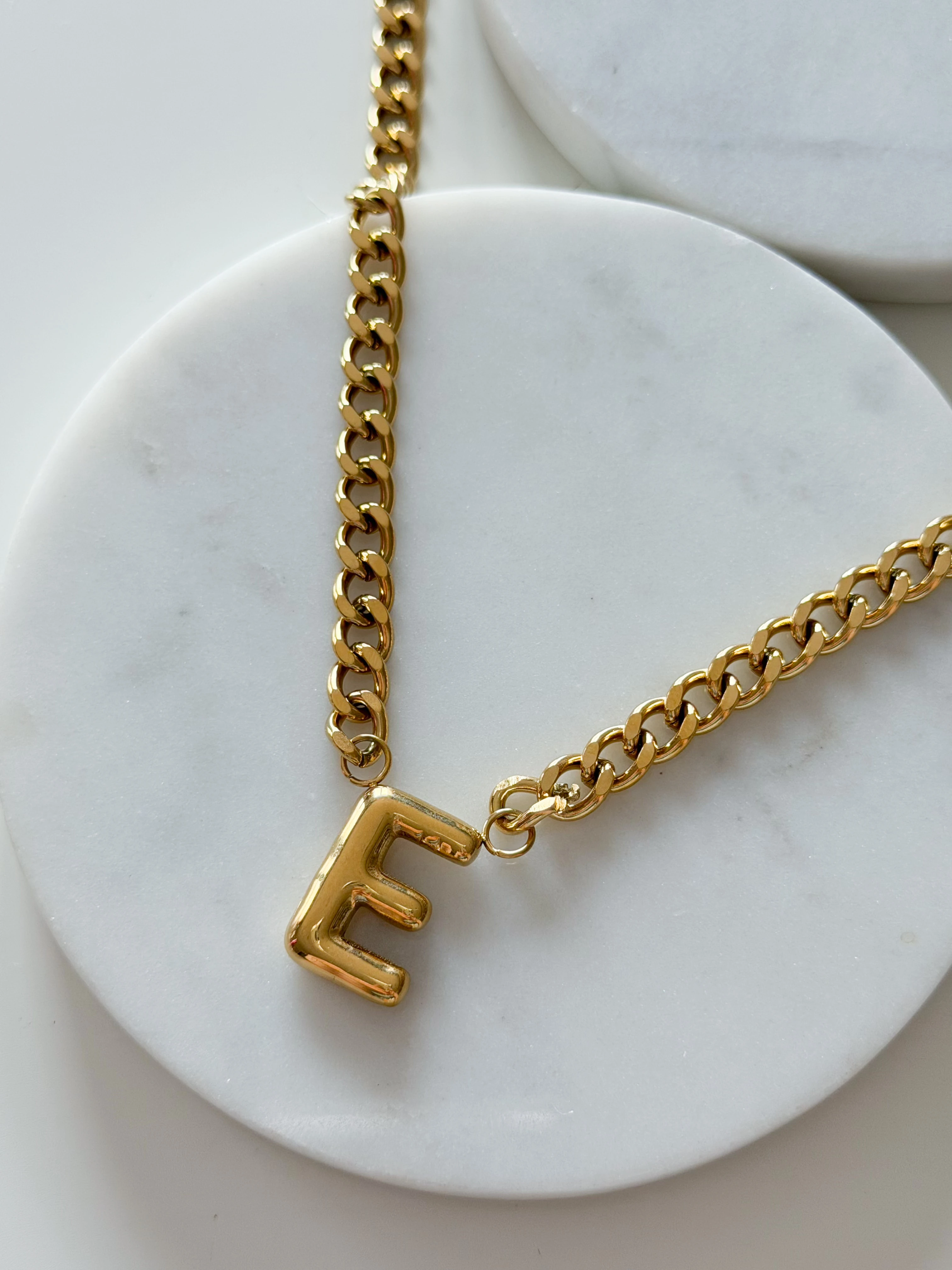 BASİC HARF KOLYE - E