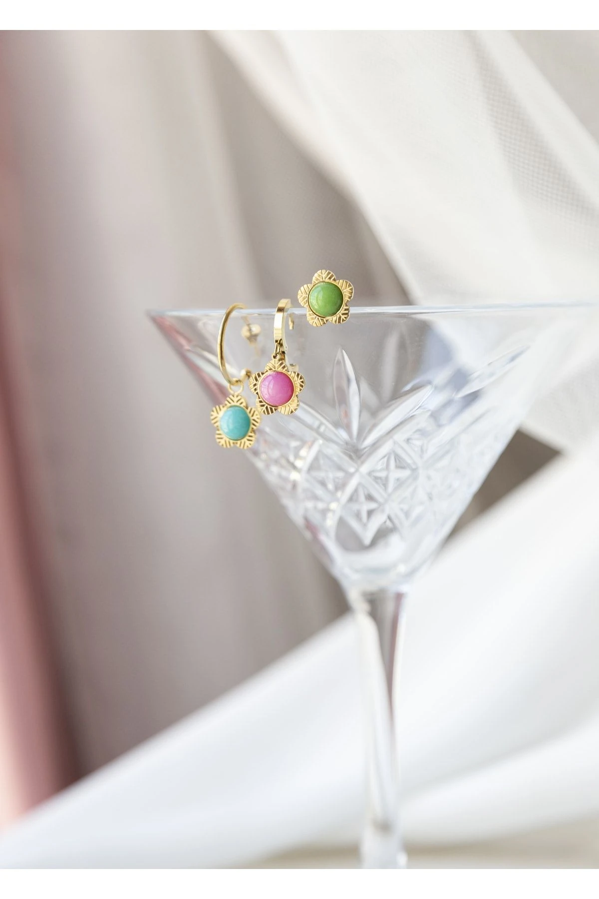 Çelik Çiçek Küpe Seti