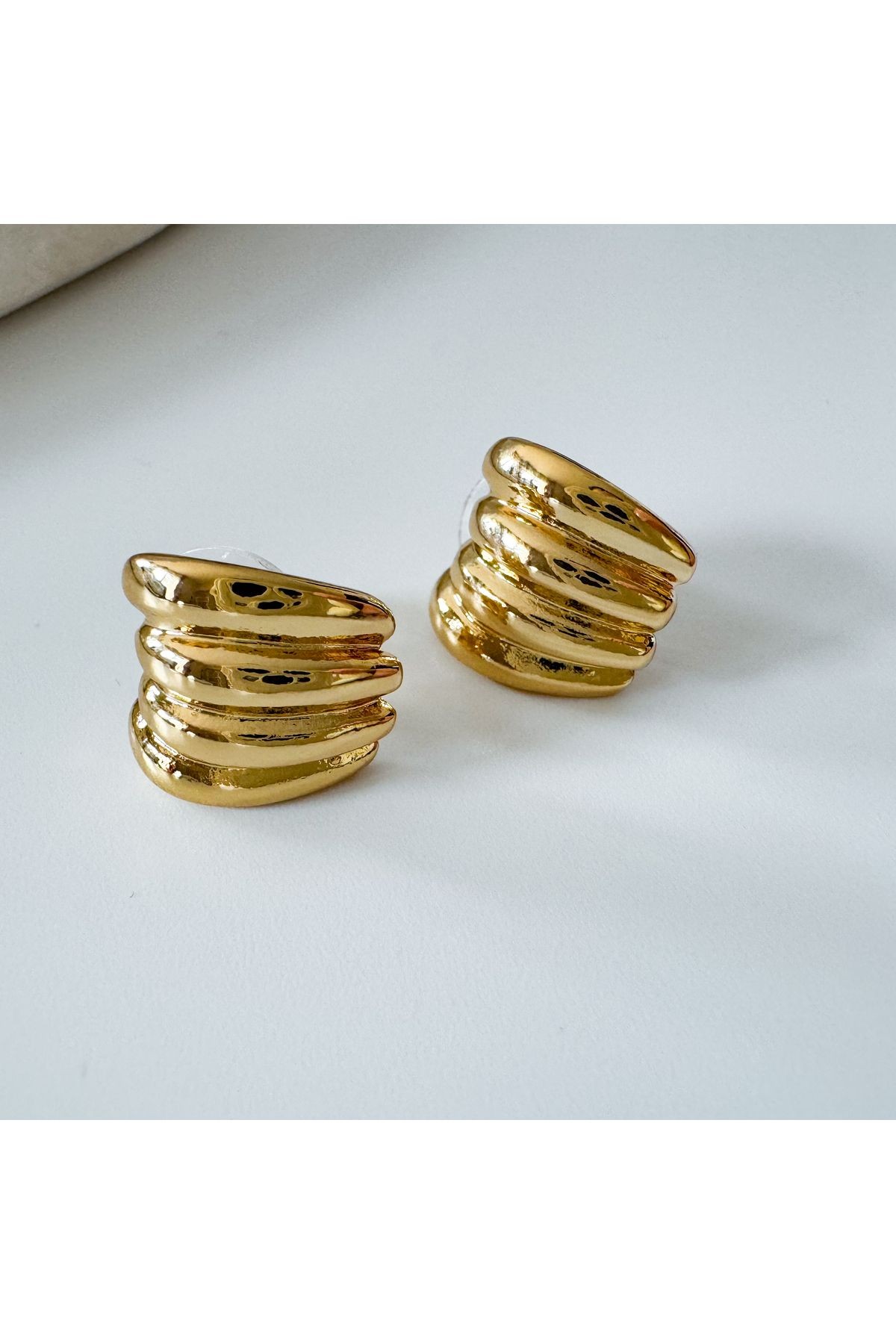 Çelik mini çizgili oval küpe