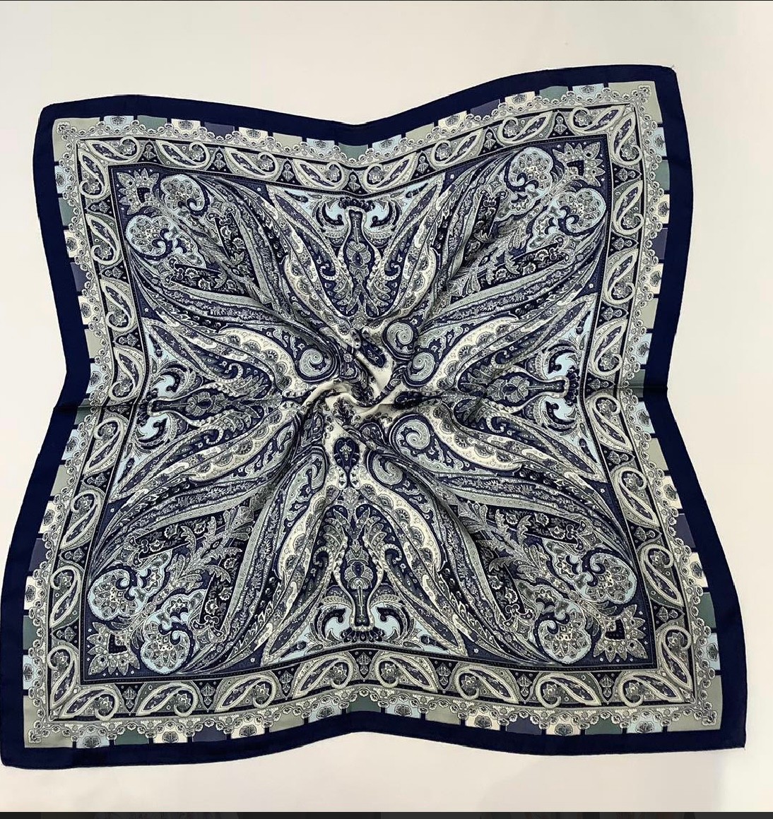 RENKLİ DESENLİ ŞAL 70X70 CM