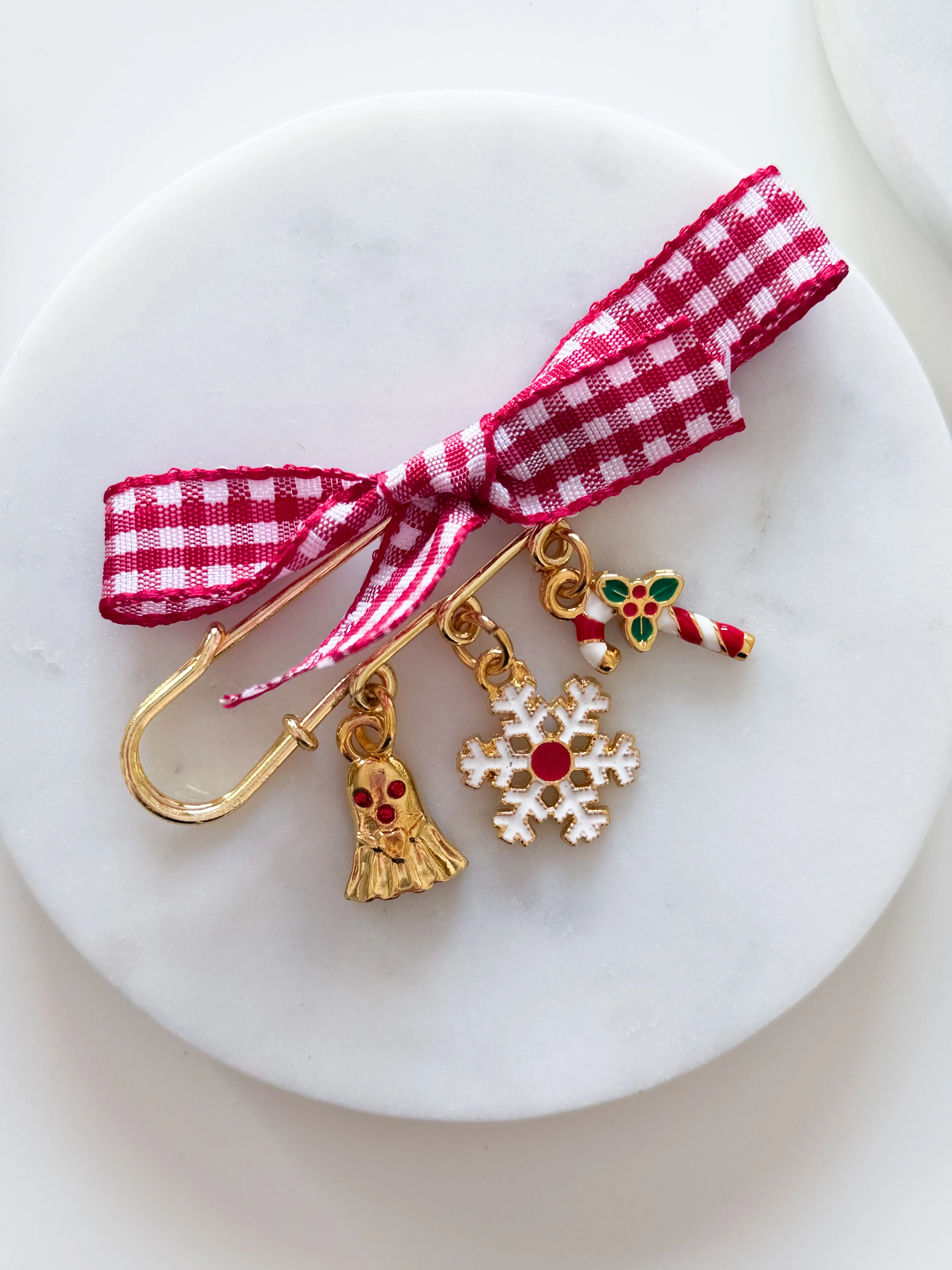 YILBAŞI YAKA İĞNESİ