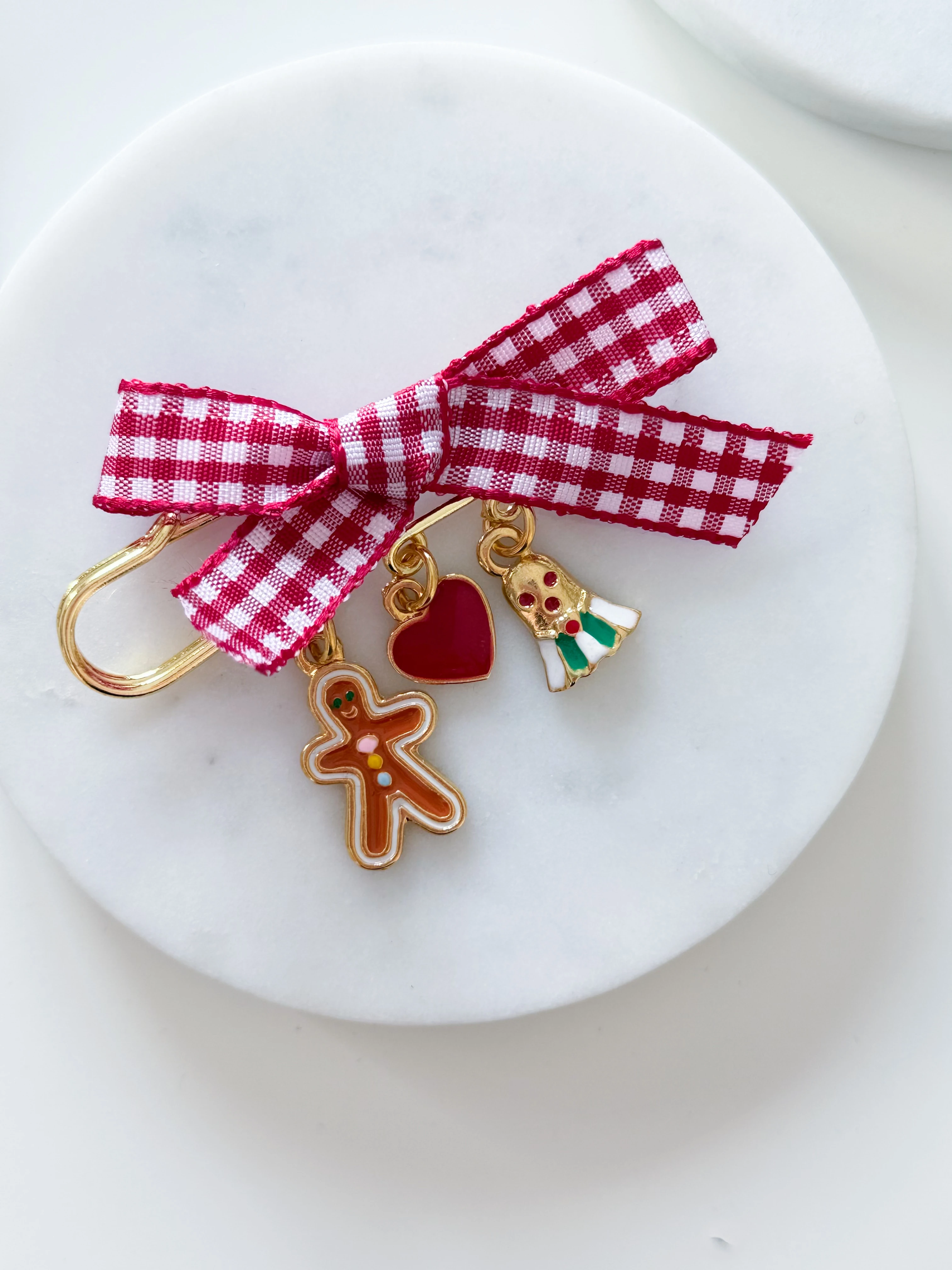 YILBAŞI YAKA İĞNESİ