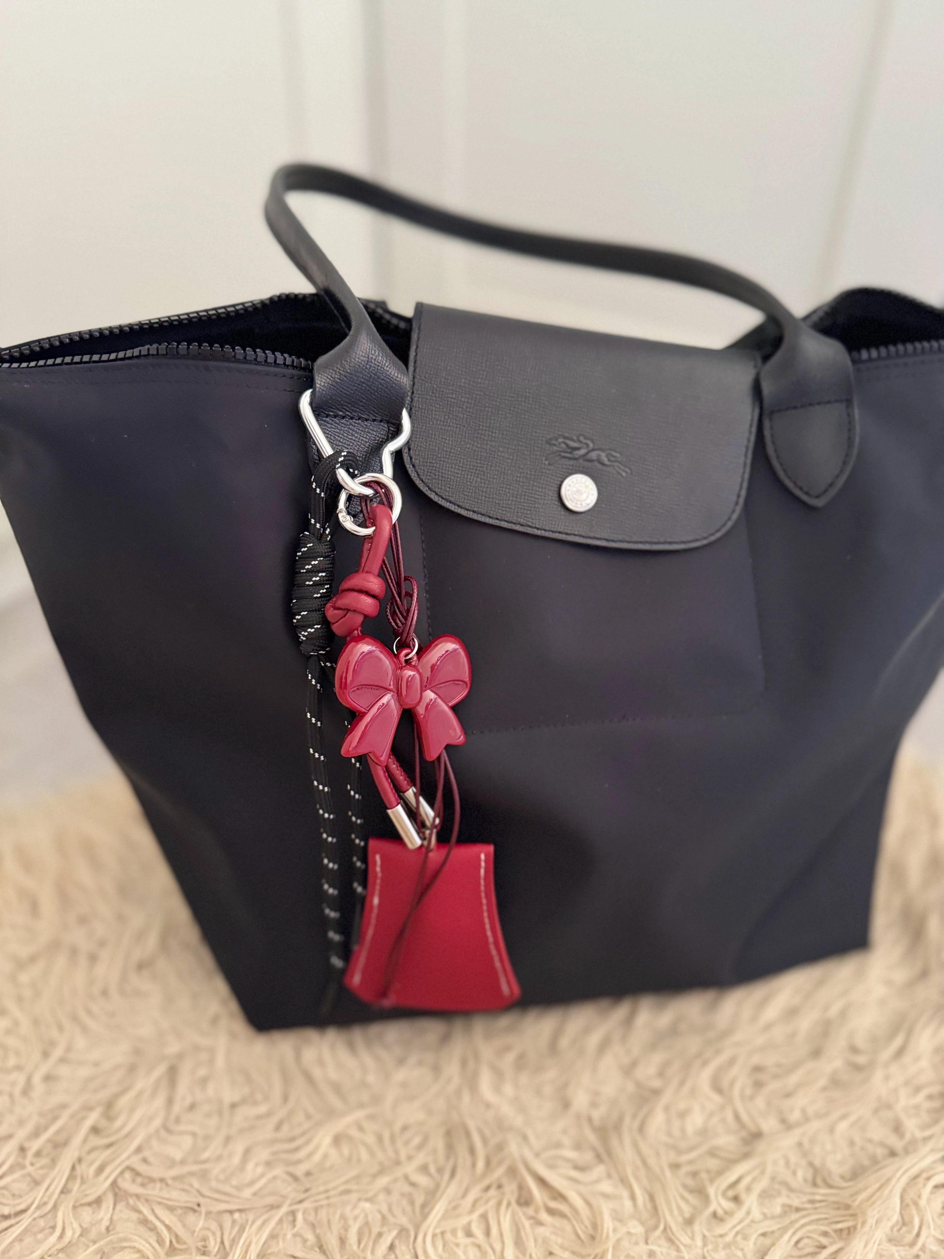 BORDO FİYONK ÇANTA CHARM