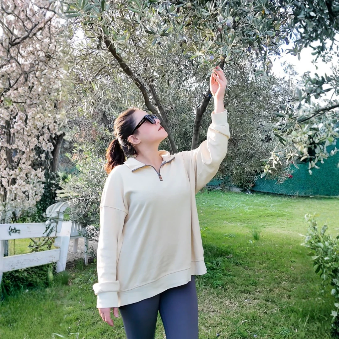 Krem Yarım Fermuarlı Sweatshirt