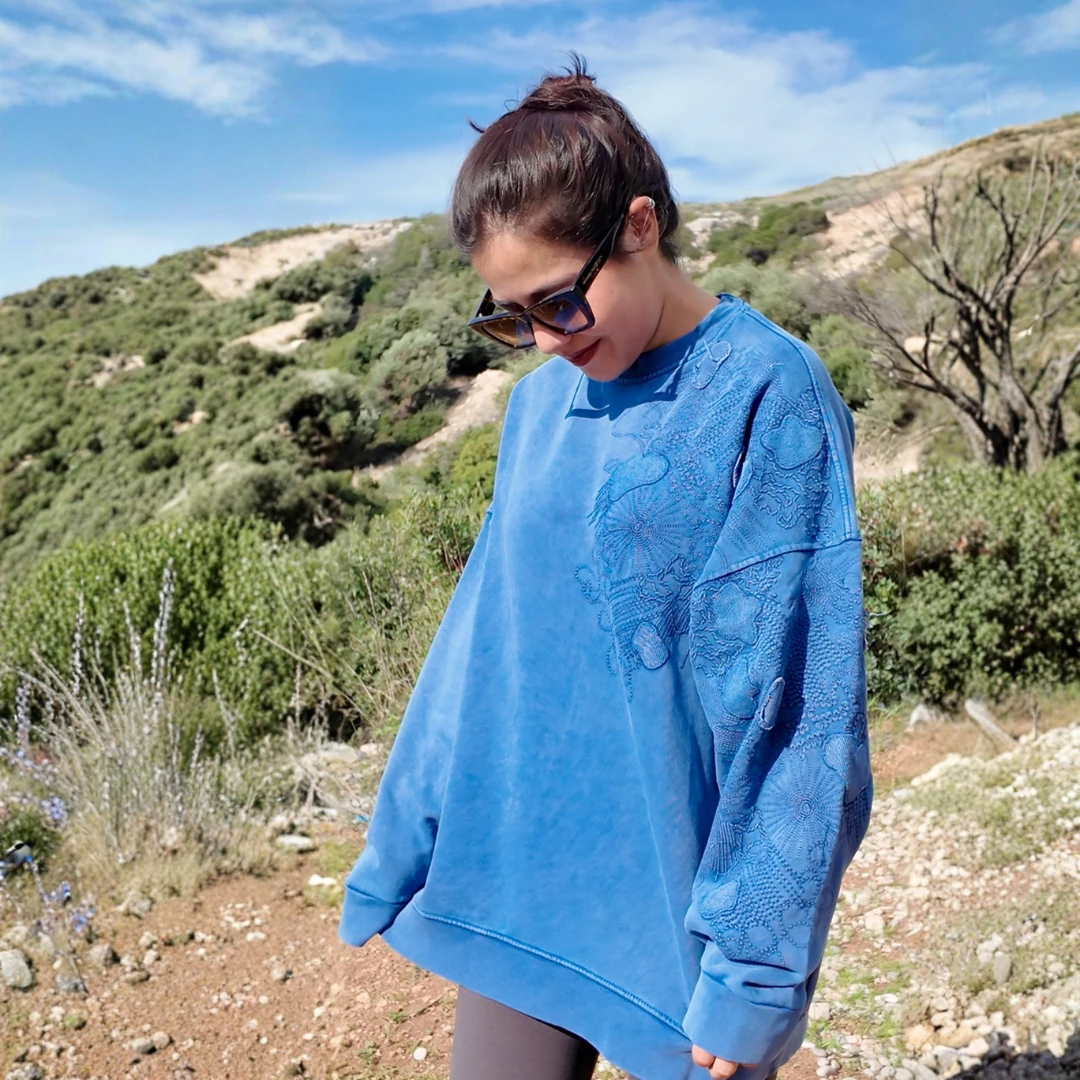 Nakışlı Mavi Sweatshirt