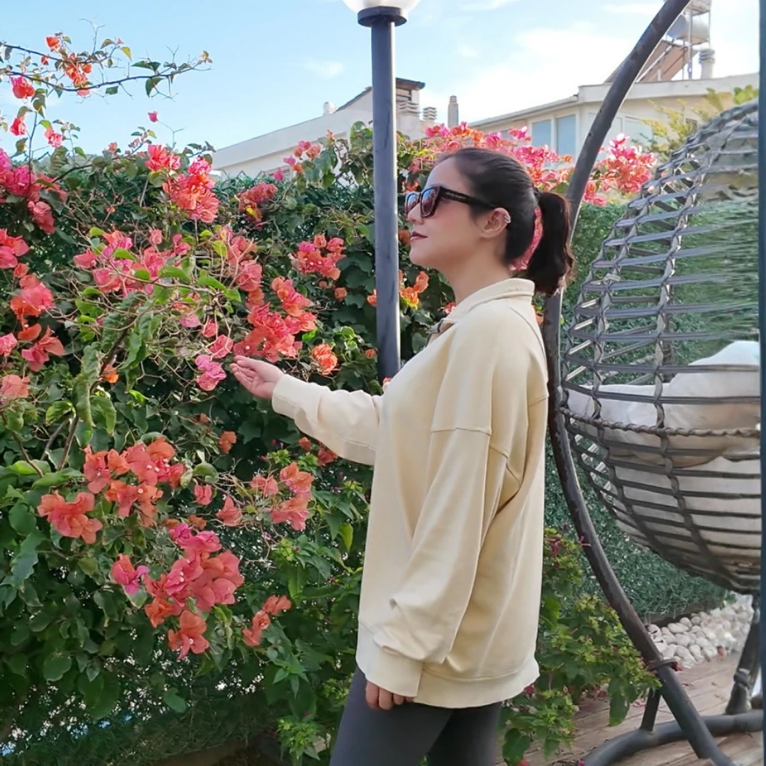 Krem Yarım Fermuarlı Sweatshirt