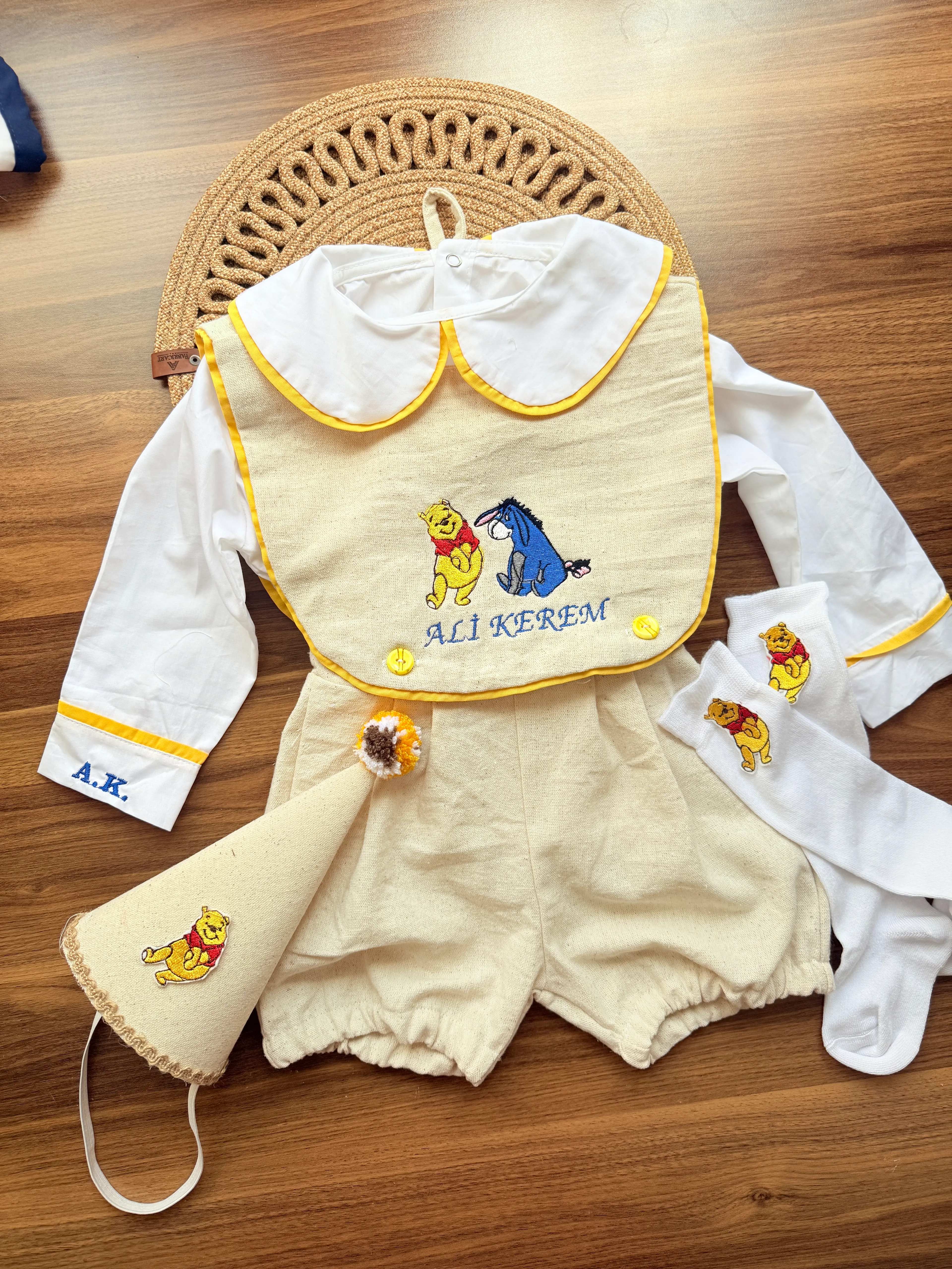 winnie takım 1 yaş tacı ve çorapları ile 