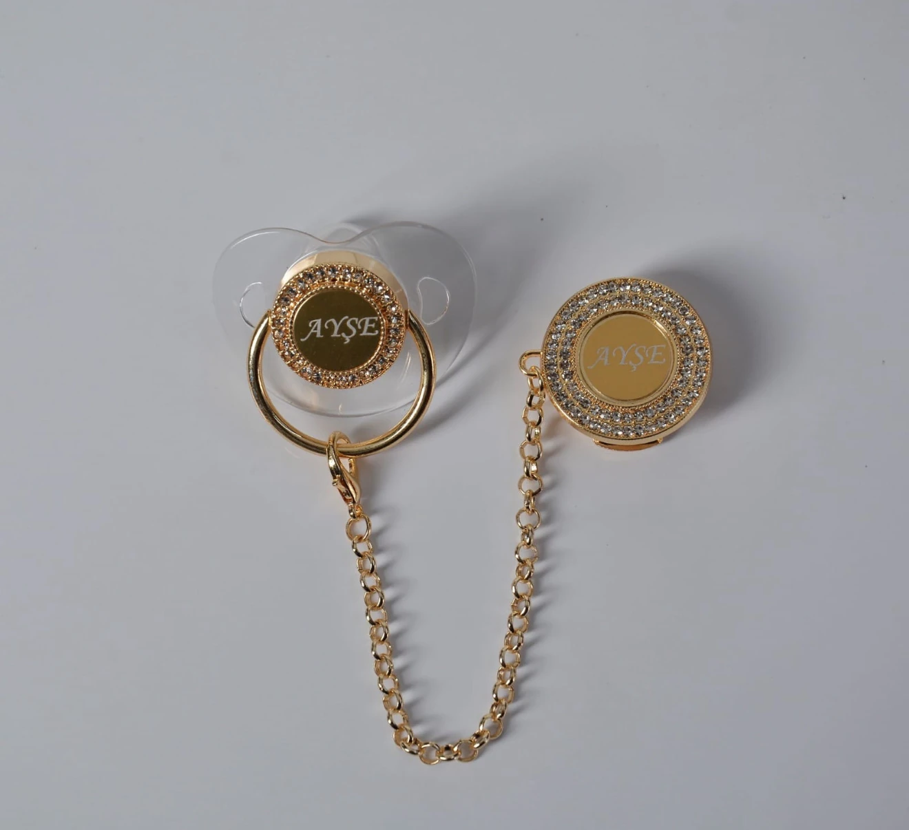 isimli emzik zincir ve renkleri 