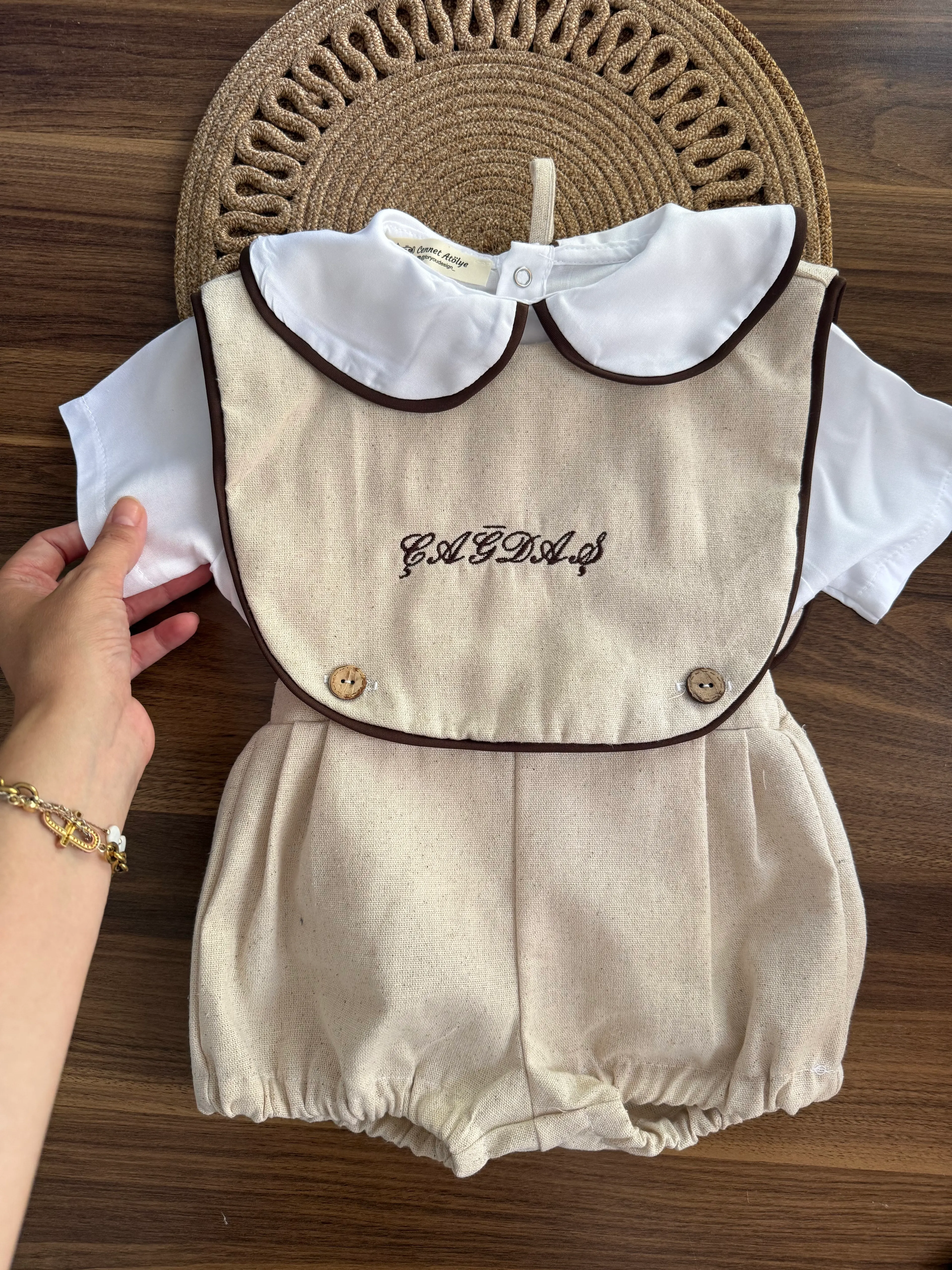 önlüklü keten takım ve çorap