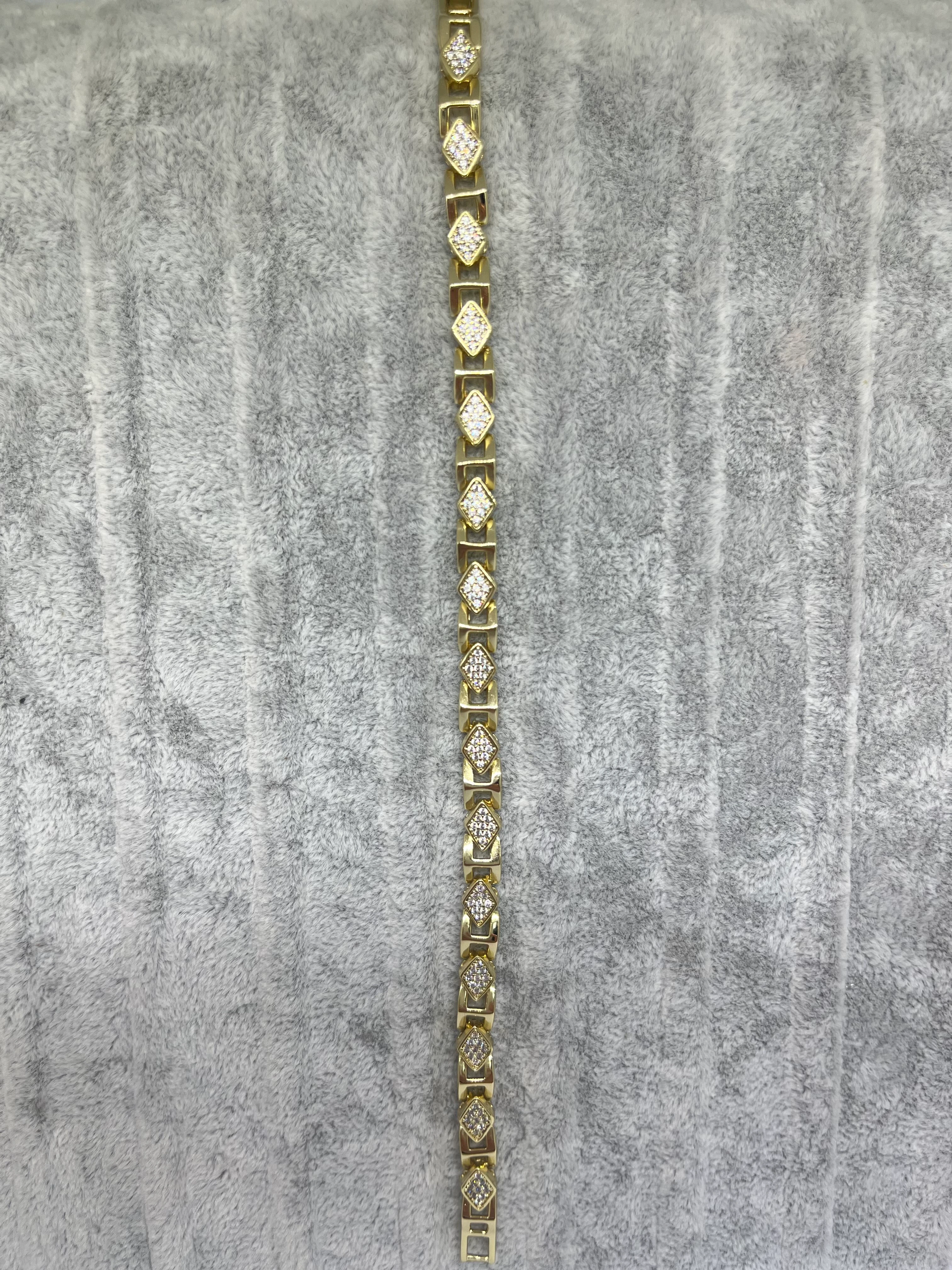 Özel Seri Zirkon Taşlı Üçgen Model Bileklik XP(19cm) 