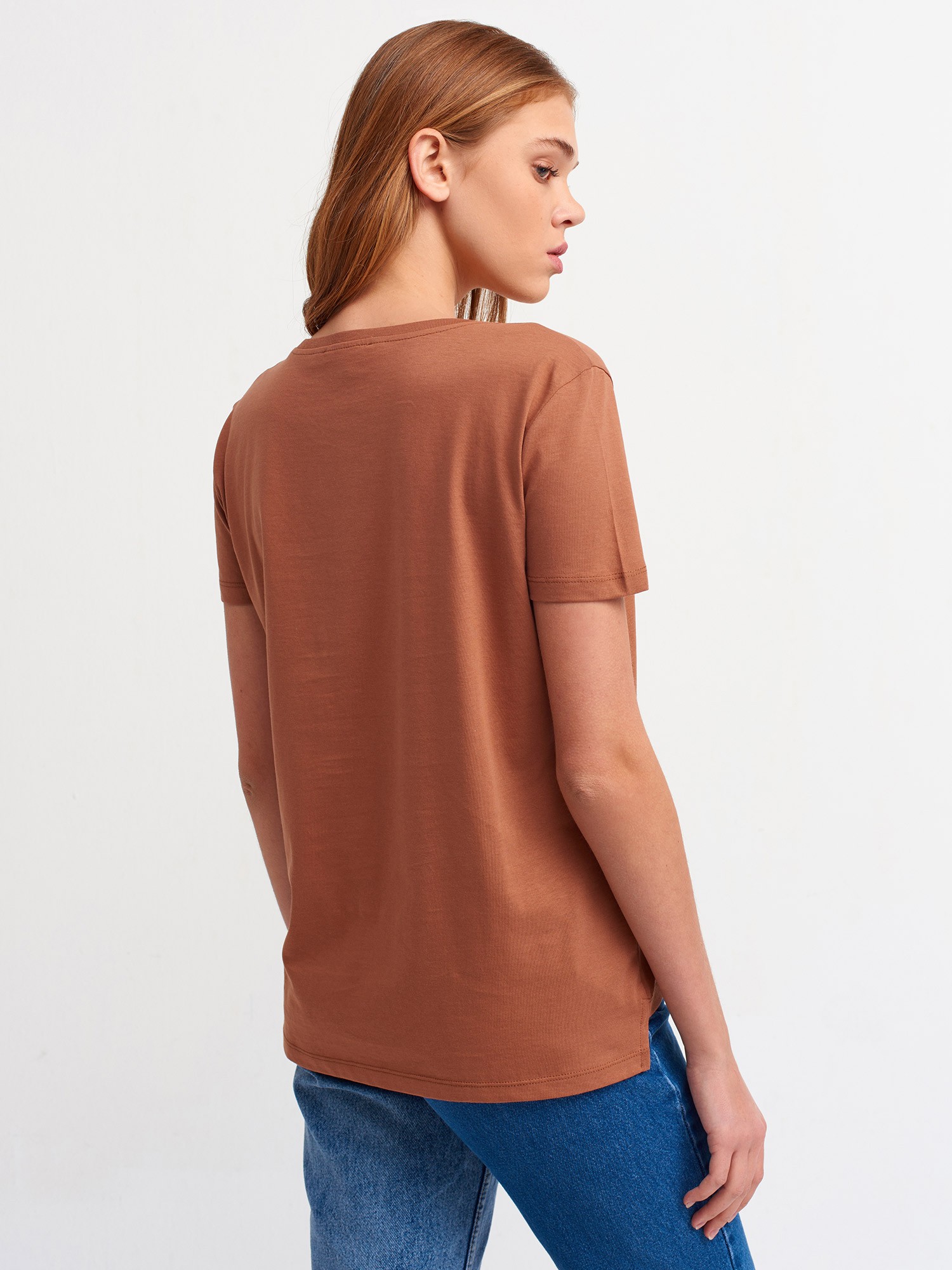 V Yaka Basic Tshirt Fındık