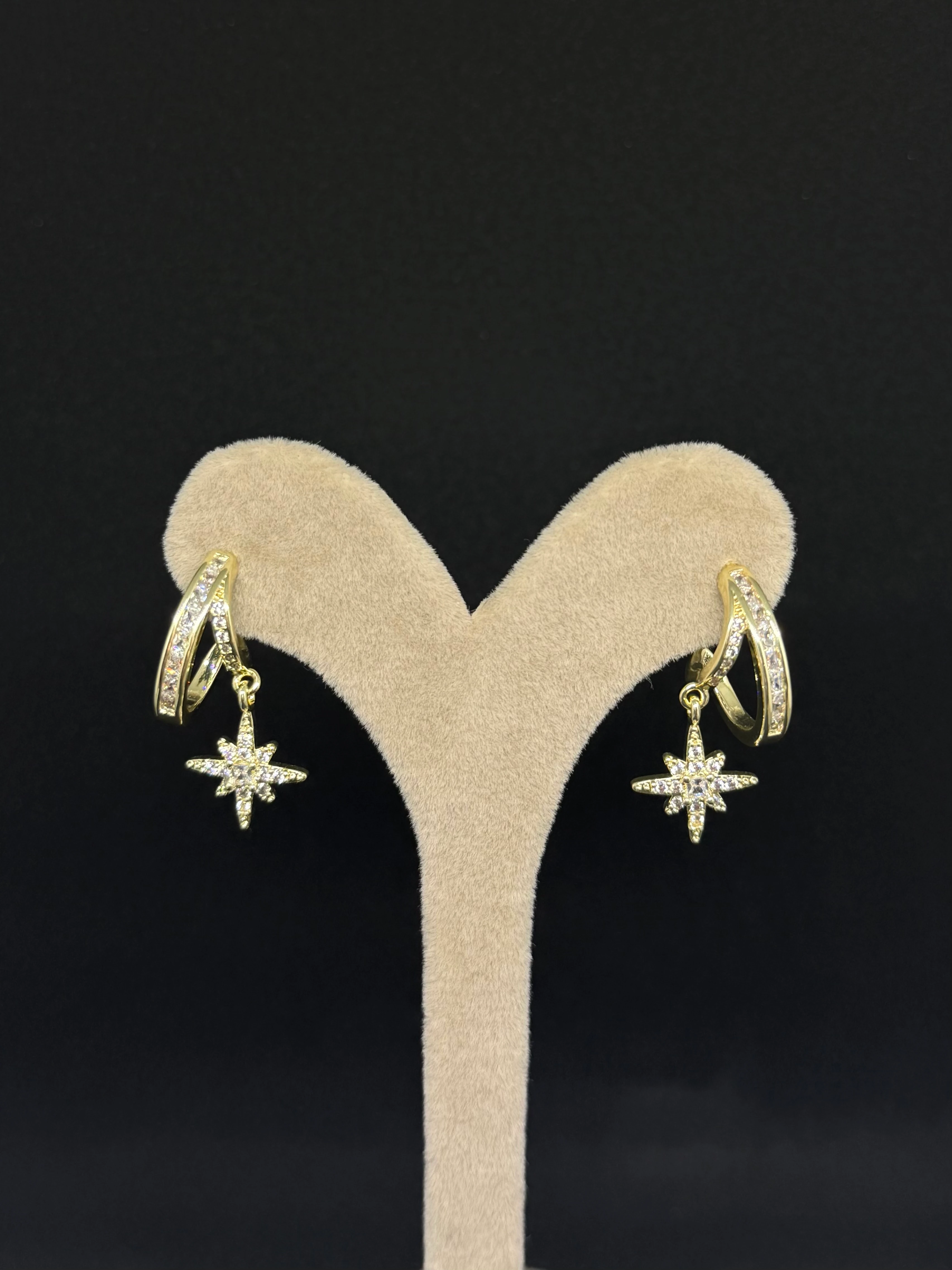 Özel Seri Zirkon Taşlı Yıldız Sallantılı Küpe 