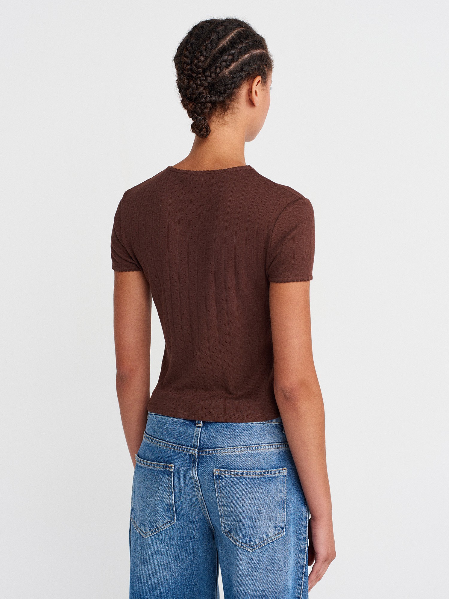 Fiyonk Detaylı Kısa Kollu Kontrast T-shirt-Açık Kahve