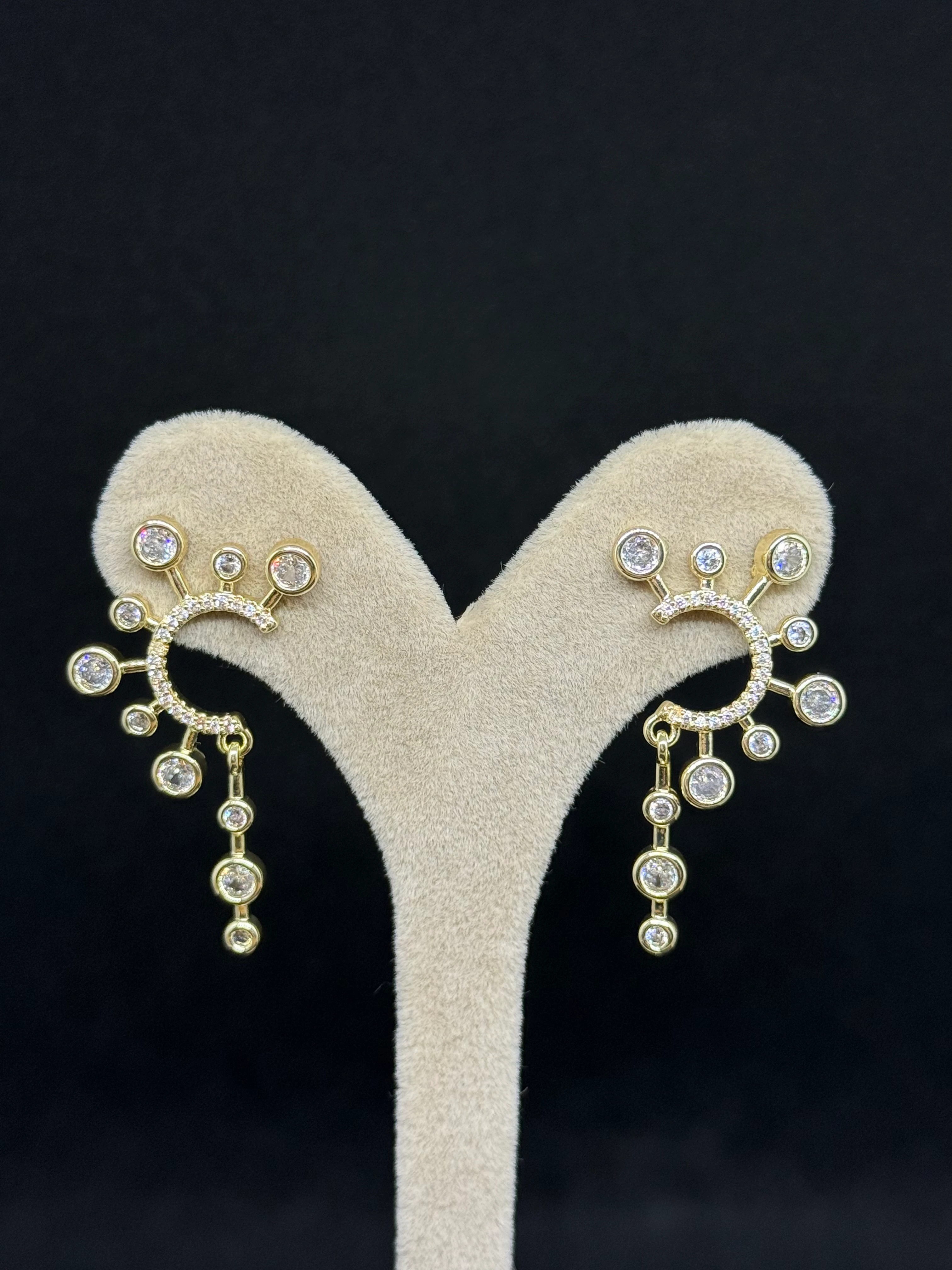 Özel Seri Zirkon Taşlı Sallantılı Küpe 