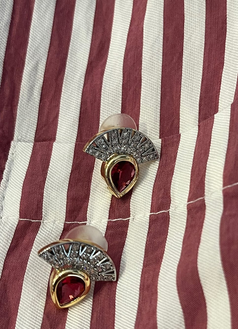 Özel Seri Minimal Taşlı Bordo Küpe