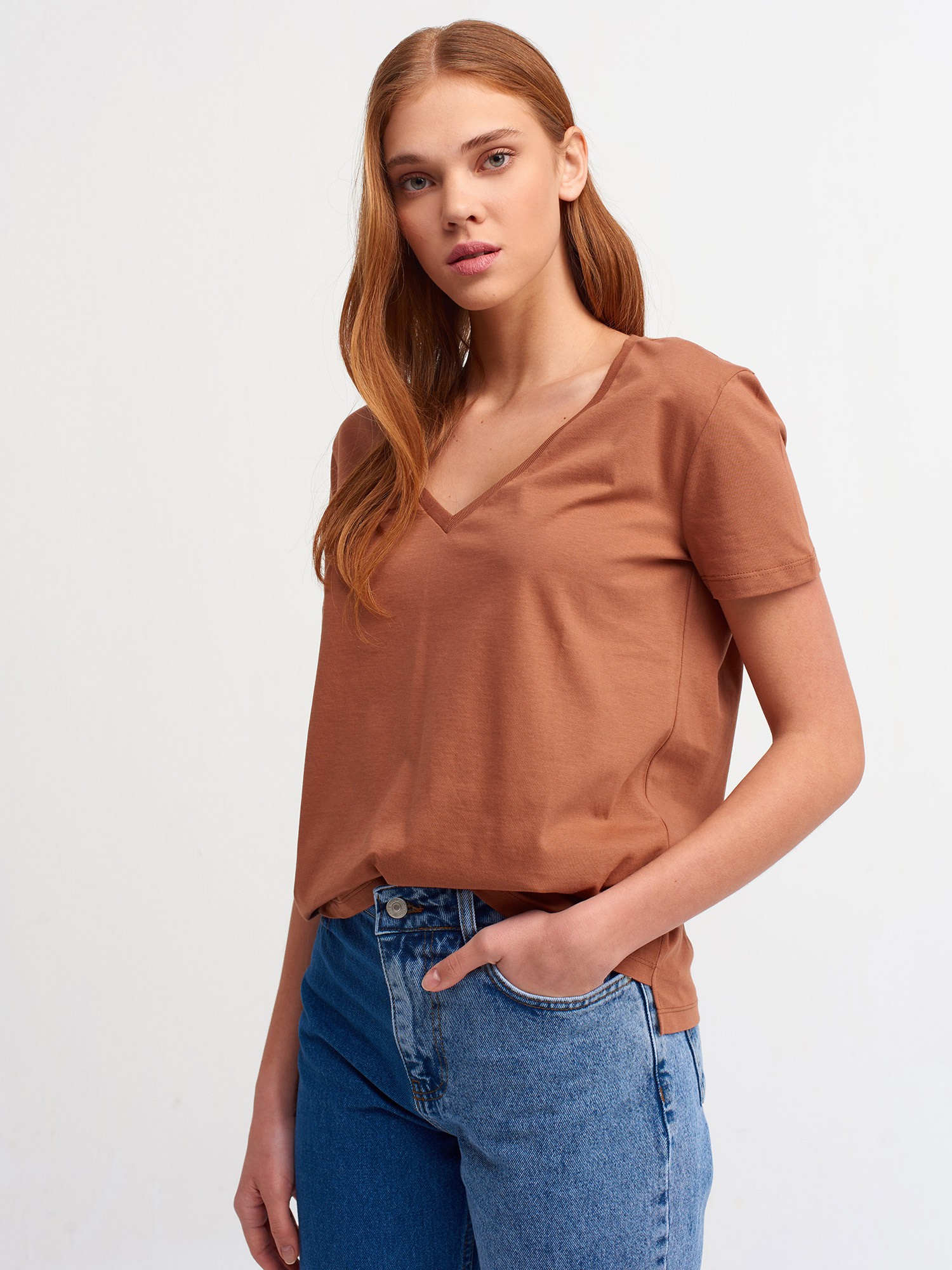 V Yaka Basic Tshirt Fındık