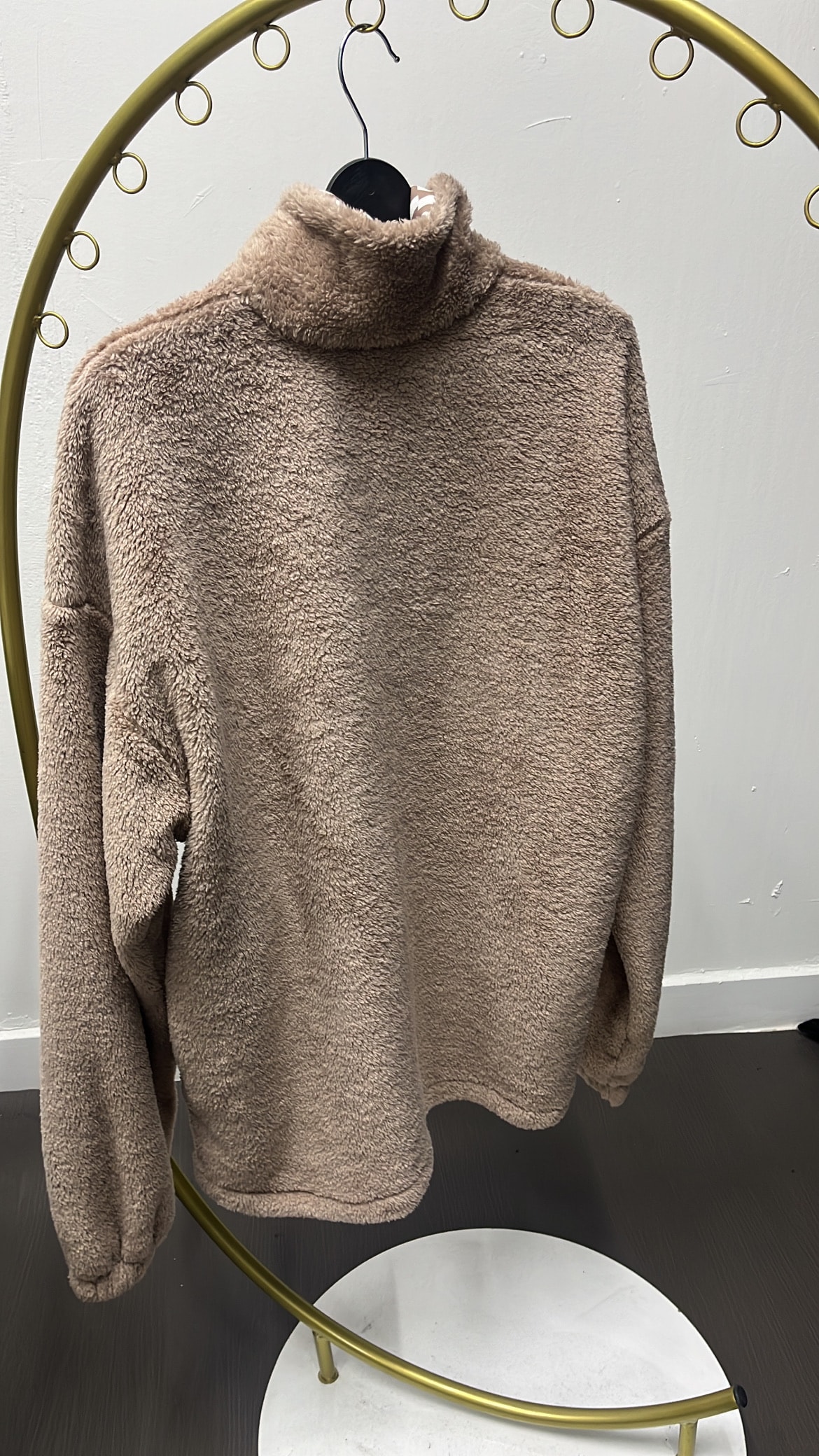 Dik Yaka Peluş Sweatshirt