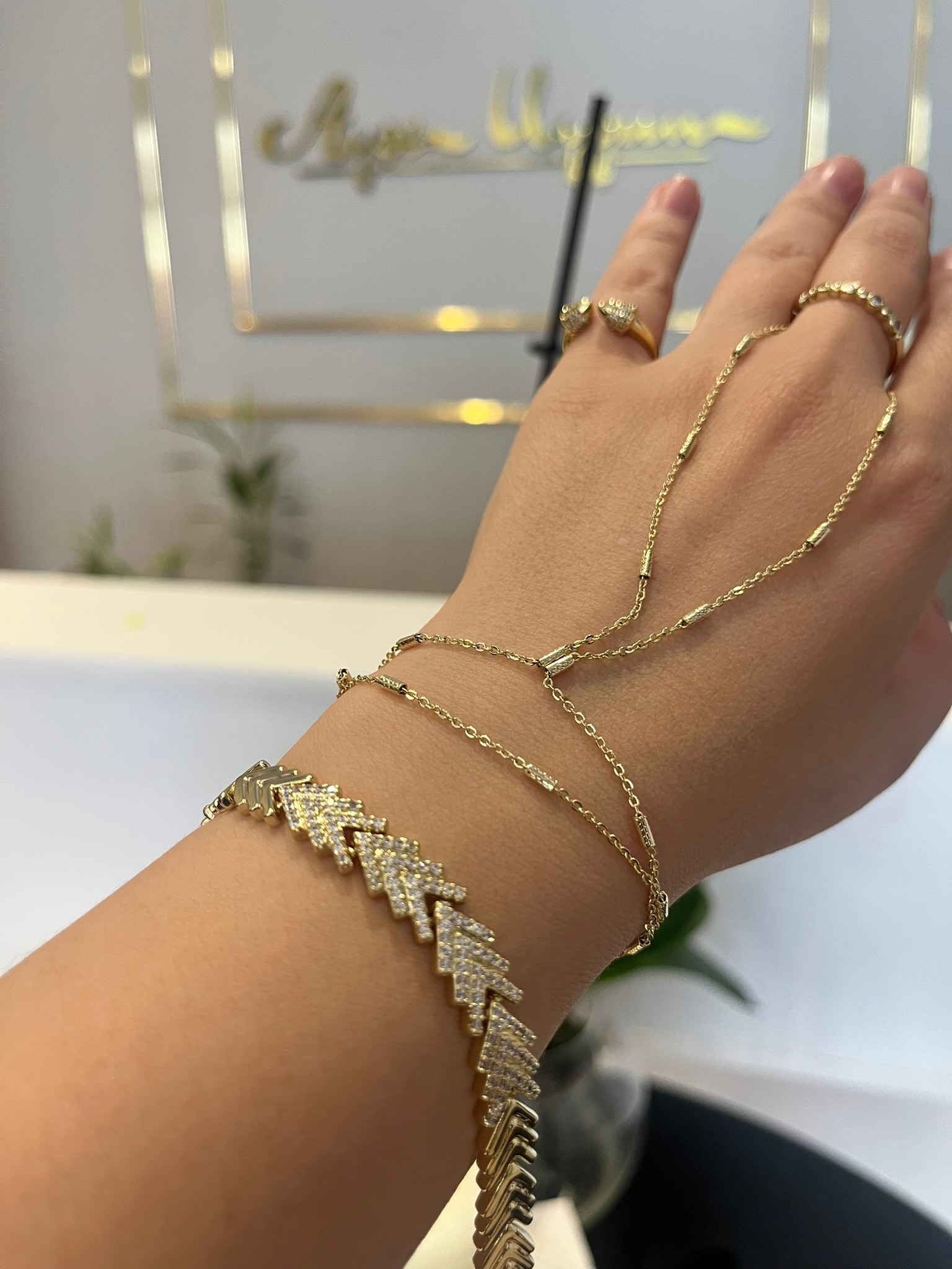 Özel Seri Zirkon Taşlı Kılçık Model Bileklik